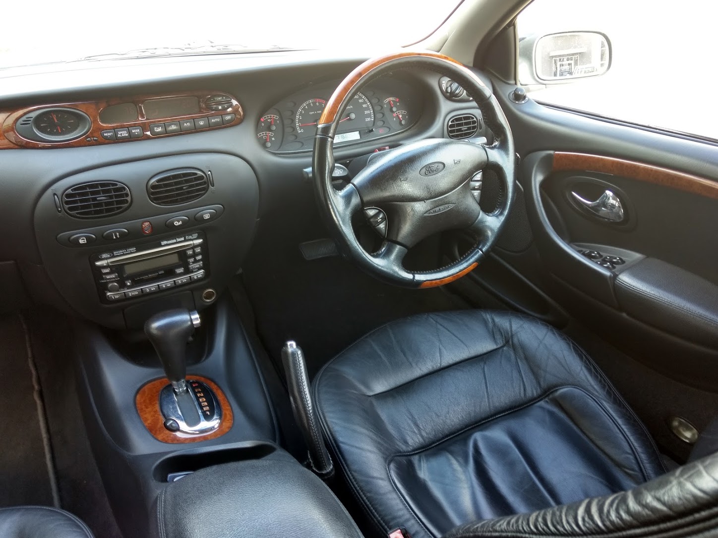 2001 FORD FAIRLANE GHIA SPORTSMAN SEDAN
