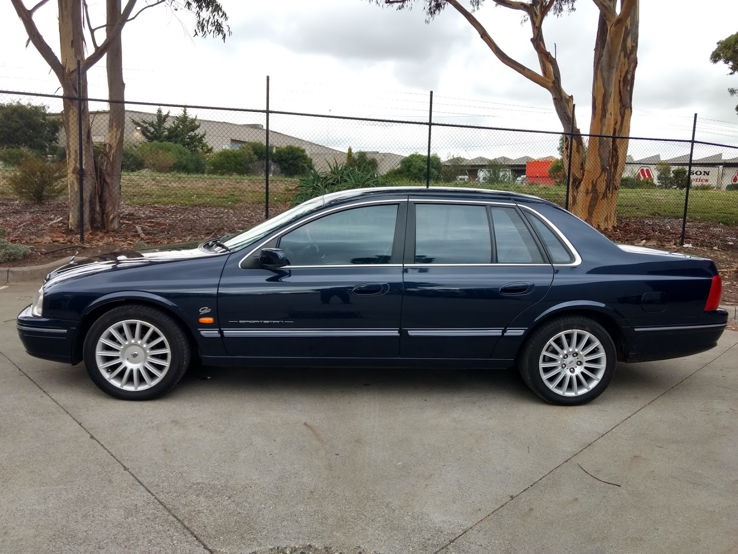 2001 FORD FAIRLANE GHIA SPORTSMAN SEDAN