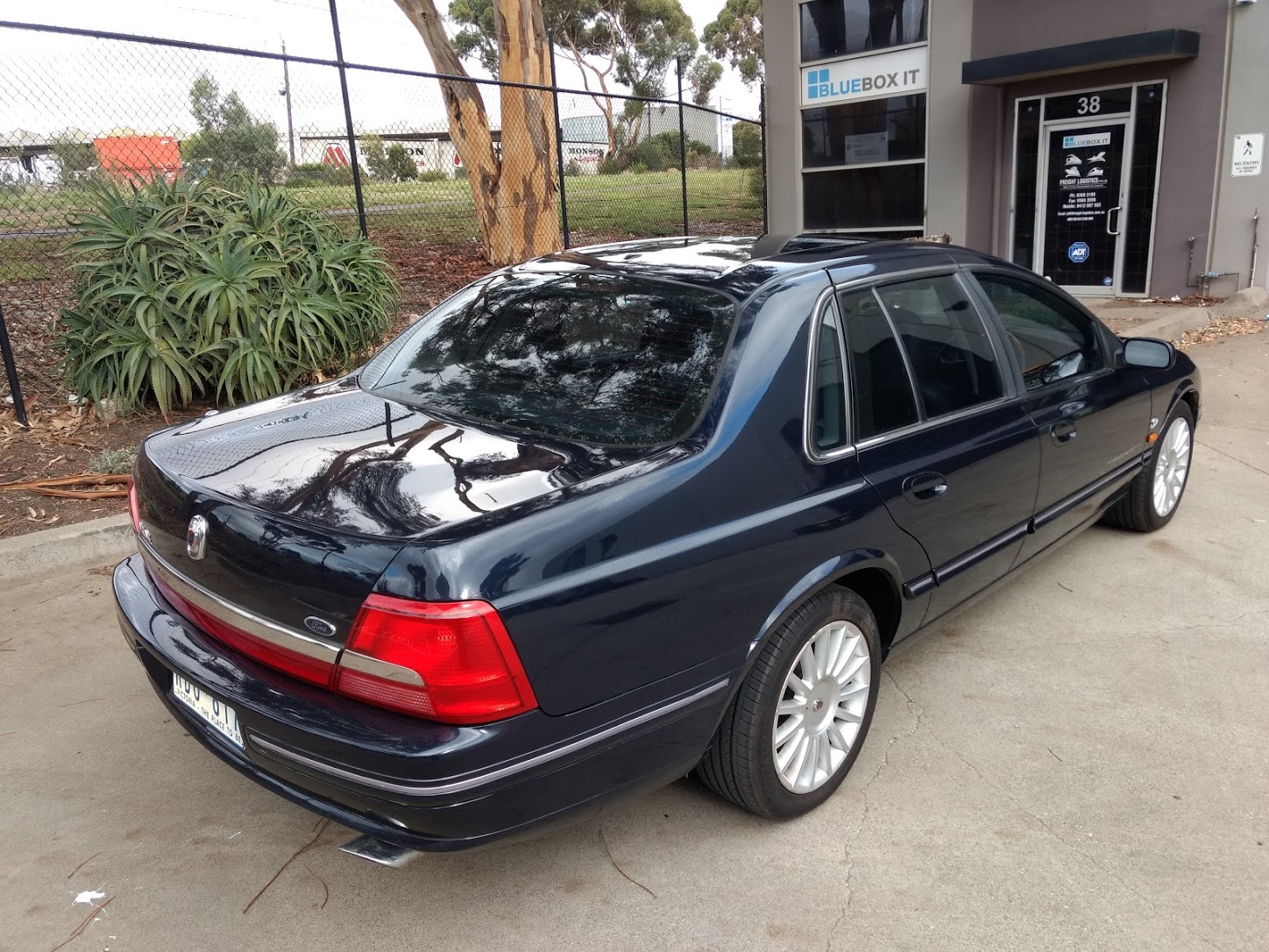 2001 FORD FAIRLANE GHIA SPORTSMAN SEDAN