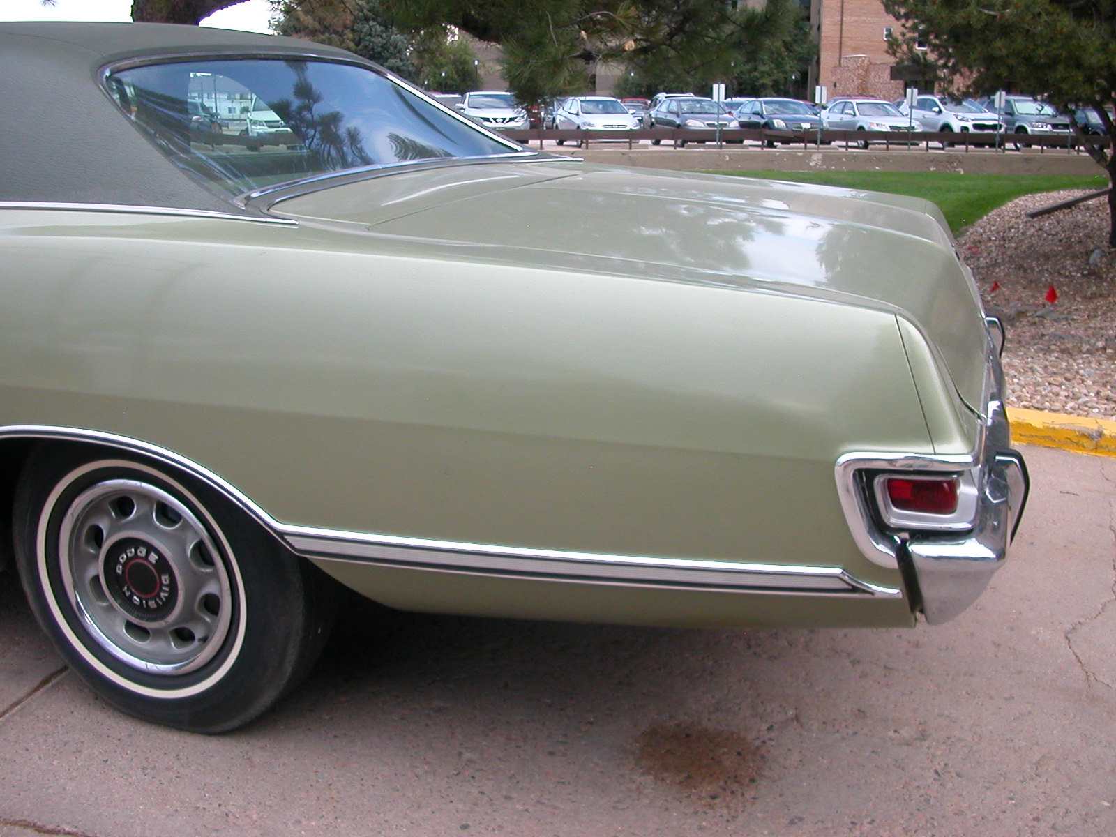 1969 DODGE MONACO BROUGHAM HARDTOP SEDAN
