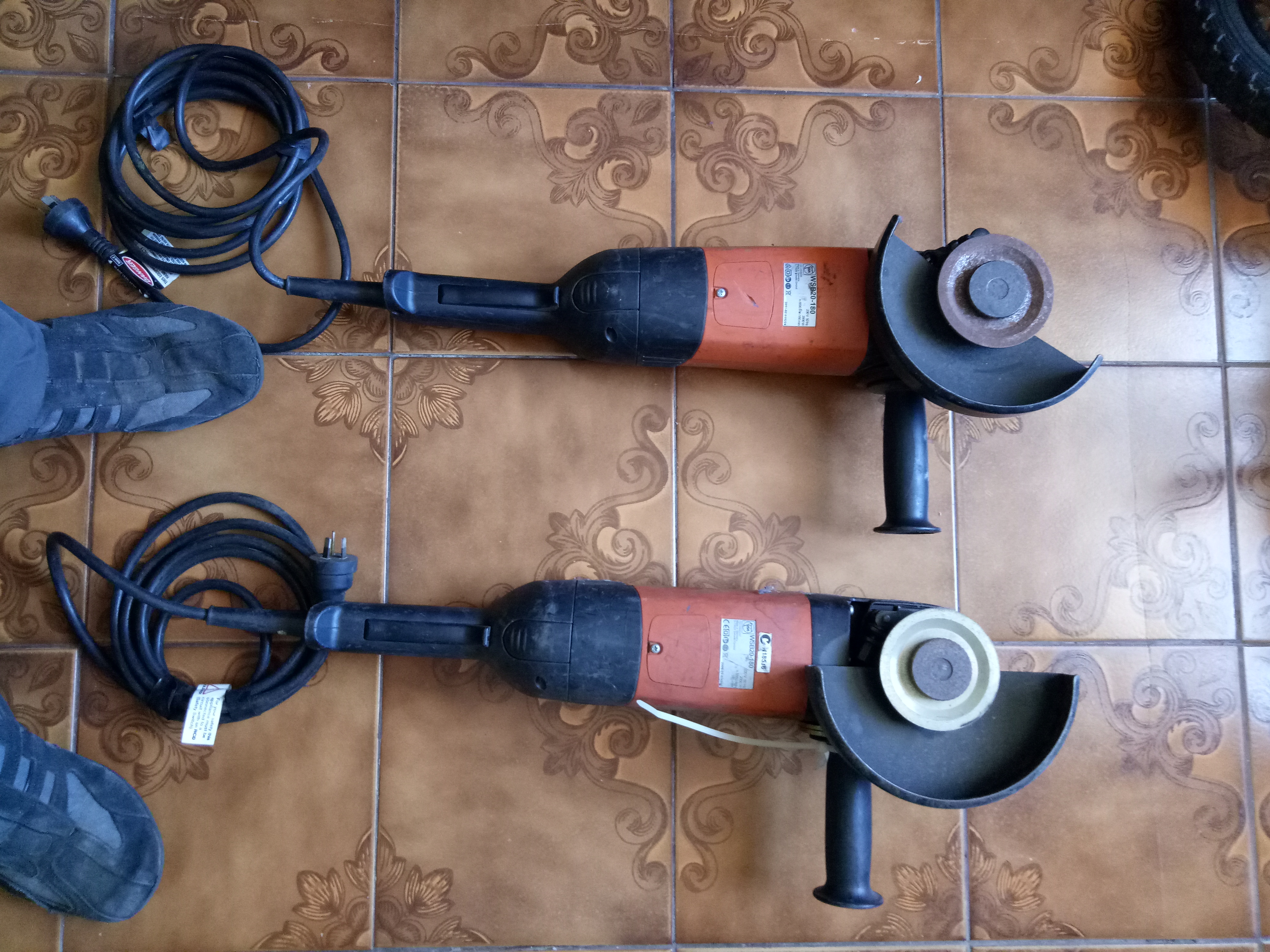 ANGLE GRINDERS