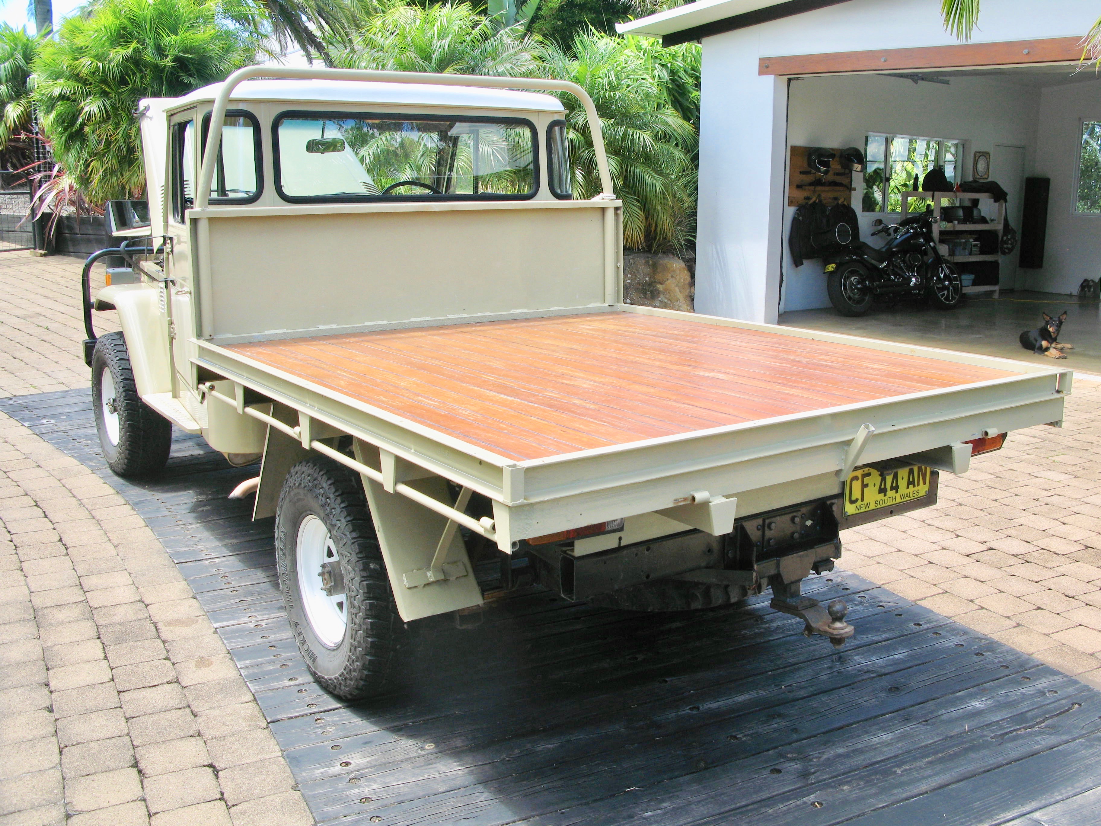 1984 TOYOTA LANDCRUISER HJ45 TRAY BODY