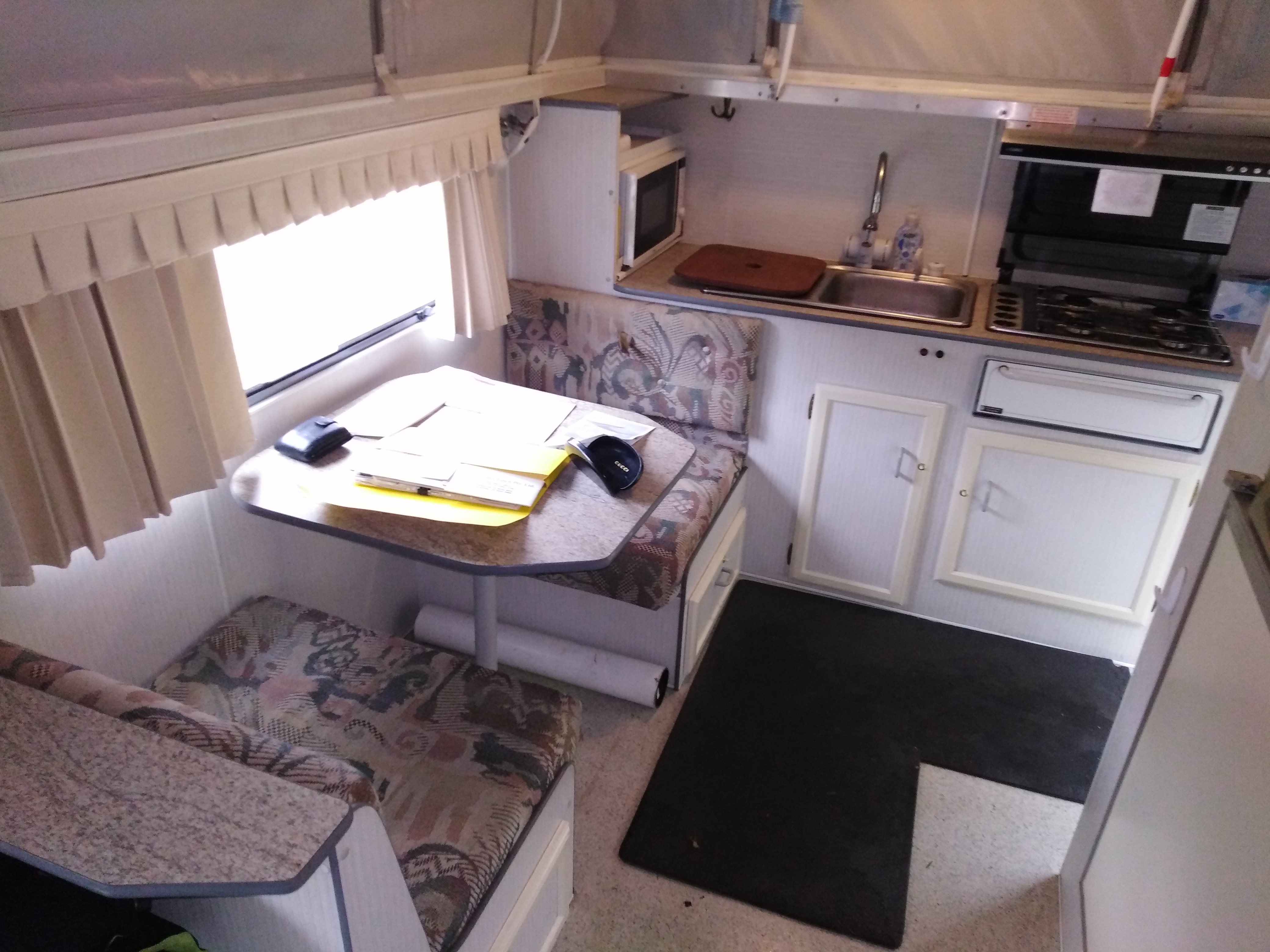 2000 WINDSOR 14FT POP TOP CARAVAN