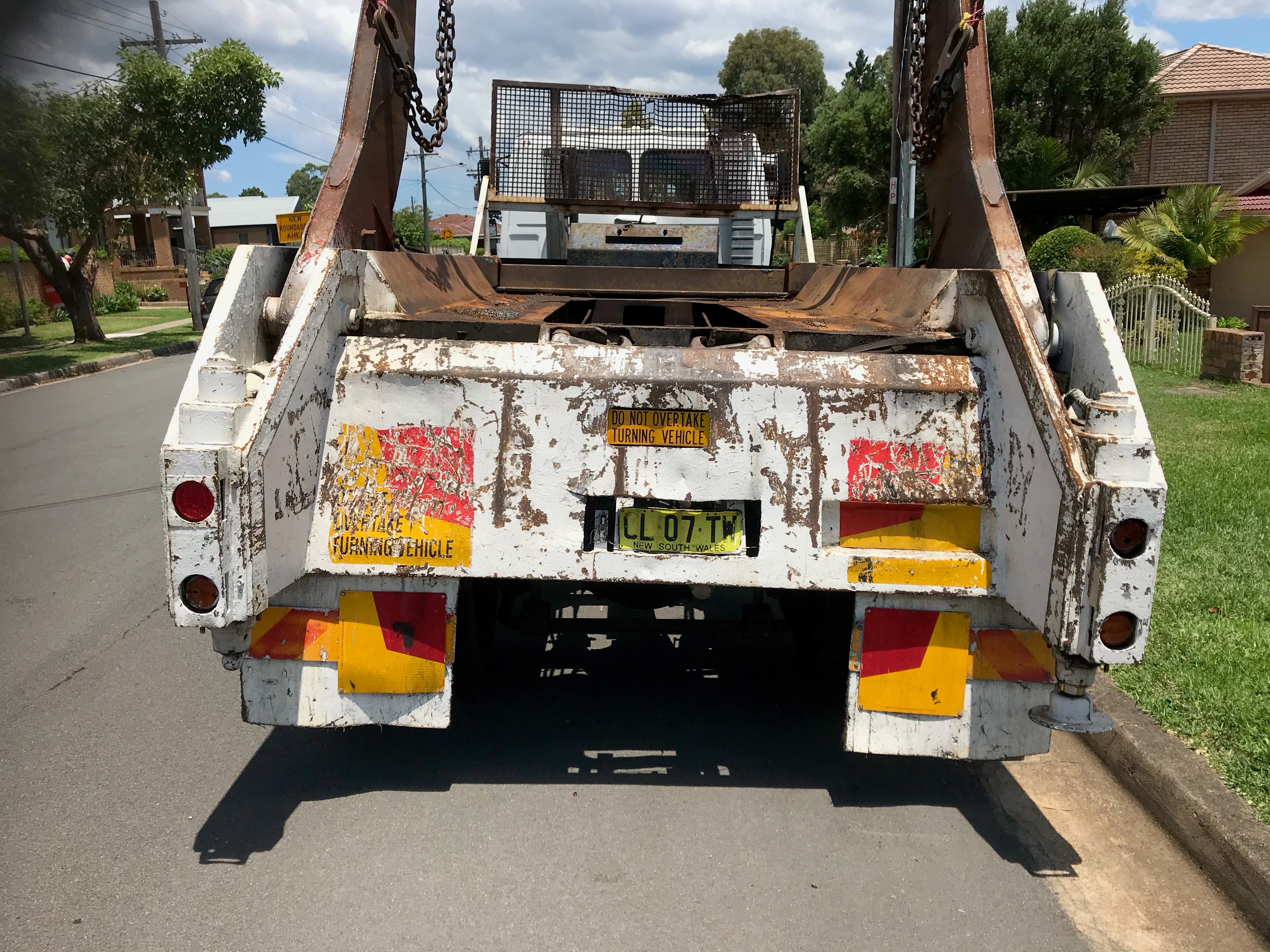 1989 ISUZU FTR 893A BIN LIFTER TRUCK