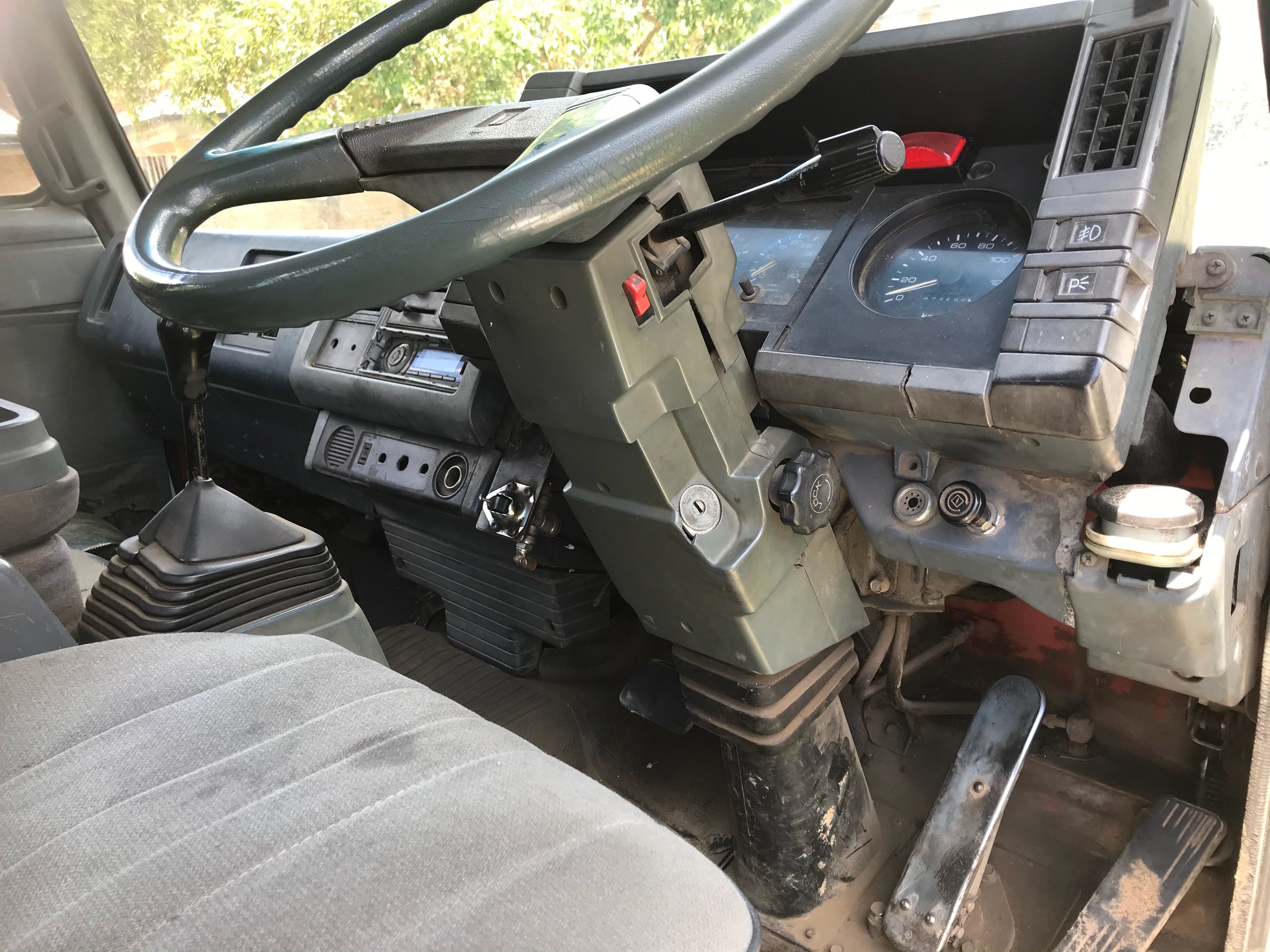 1989 ISUZU FTR 893A BIN LIFTER TRUCK