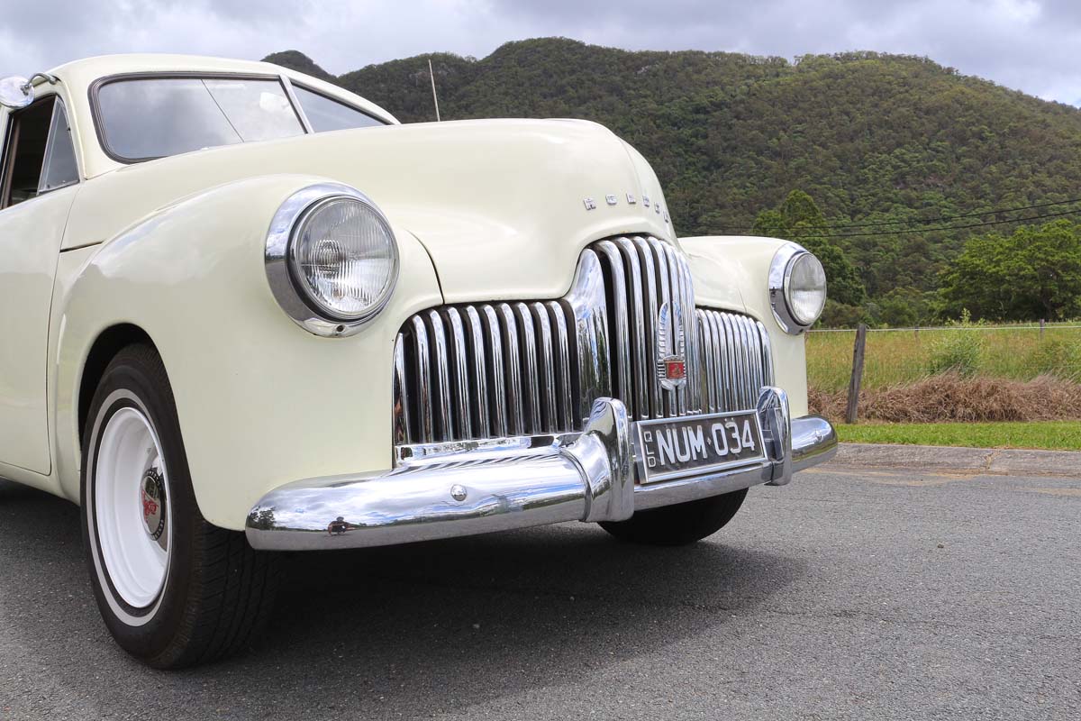 1948 HOLDEN 48-215 FX SEDAN