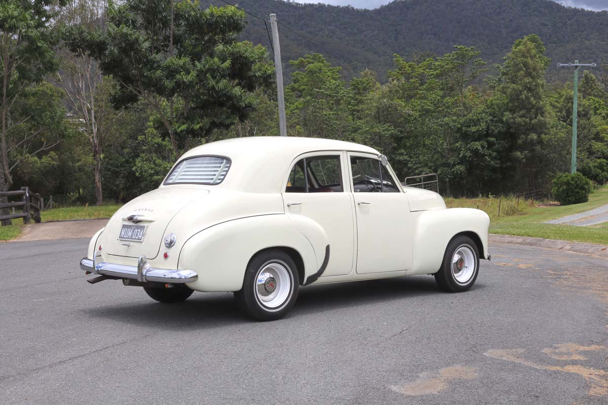 1948 HOLDEN 48-215 FX SEDAN