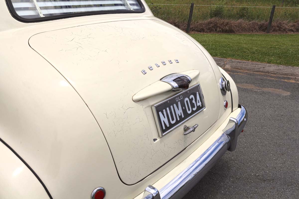 1948 HOLDEN 48-215 FX SEDAN