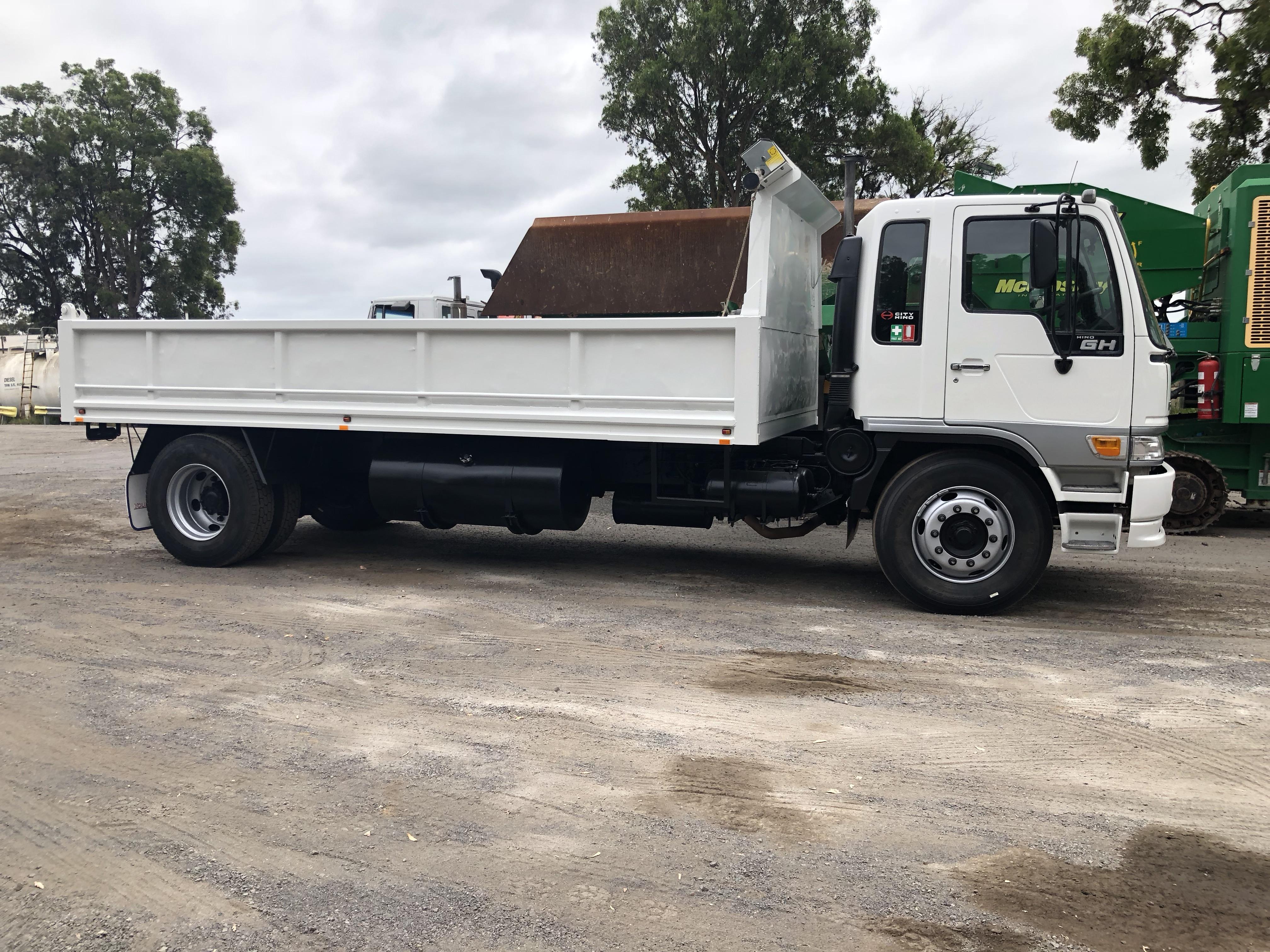 2001 Hino GH Tipper