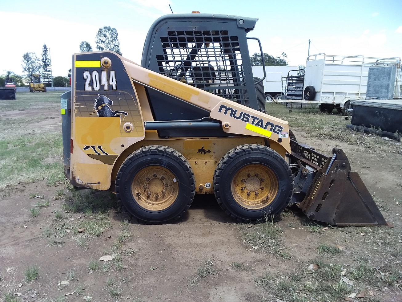 Mustang 2044 Wheeled Skid Steer