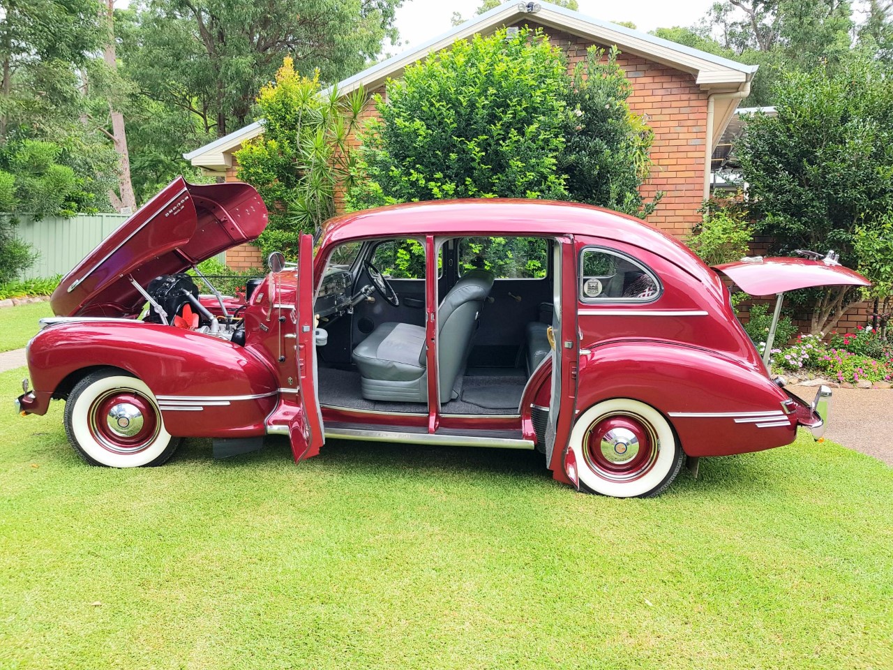 1946 HUDSON SUPER SIX SEDAN
