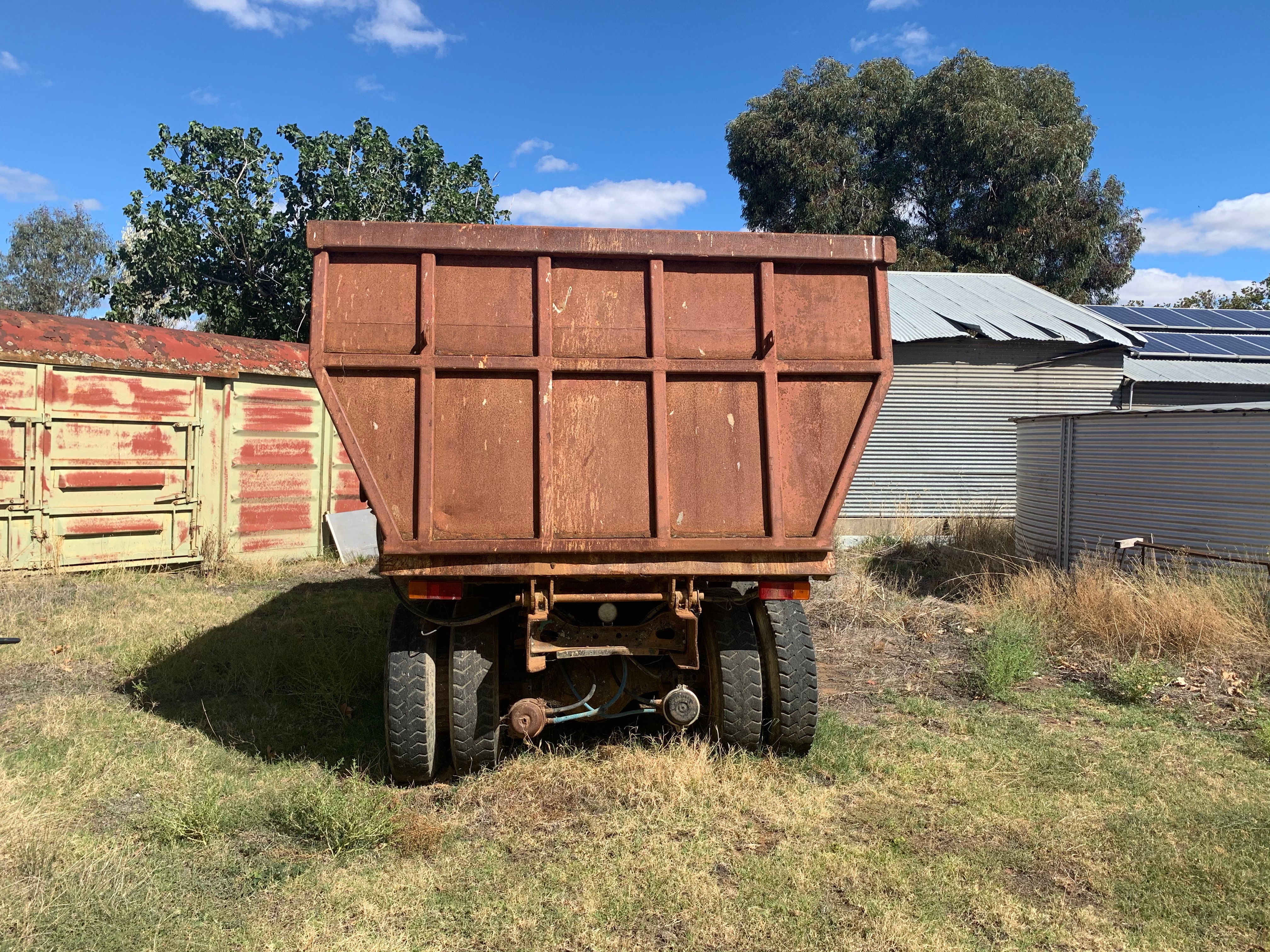 1980 INTERNATIONAL T2650 8X4 RIDGID TIPPER 