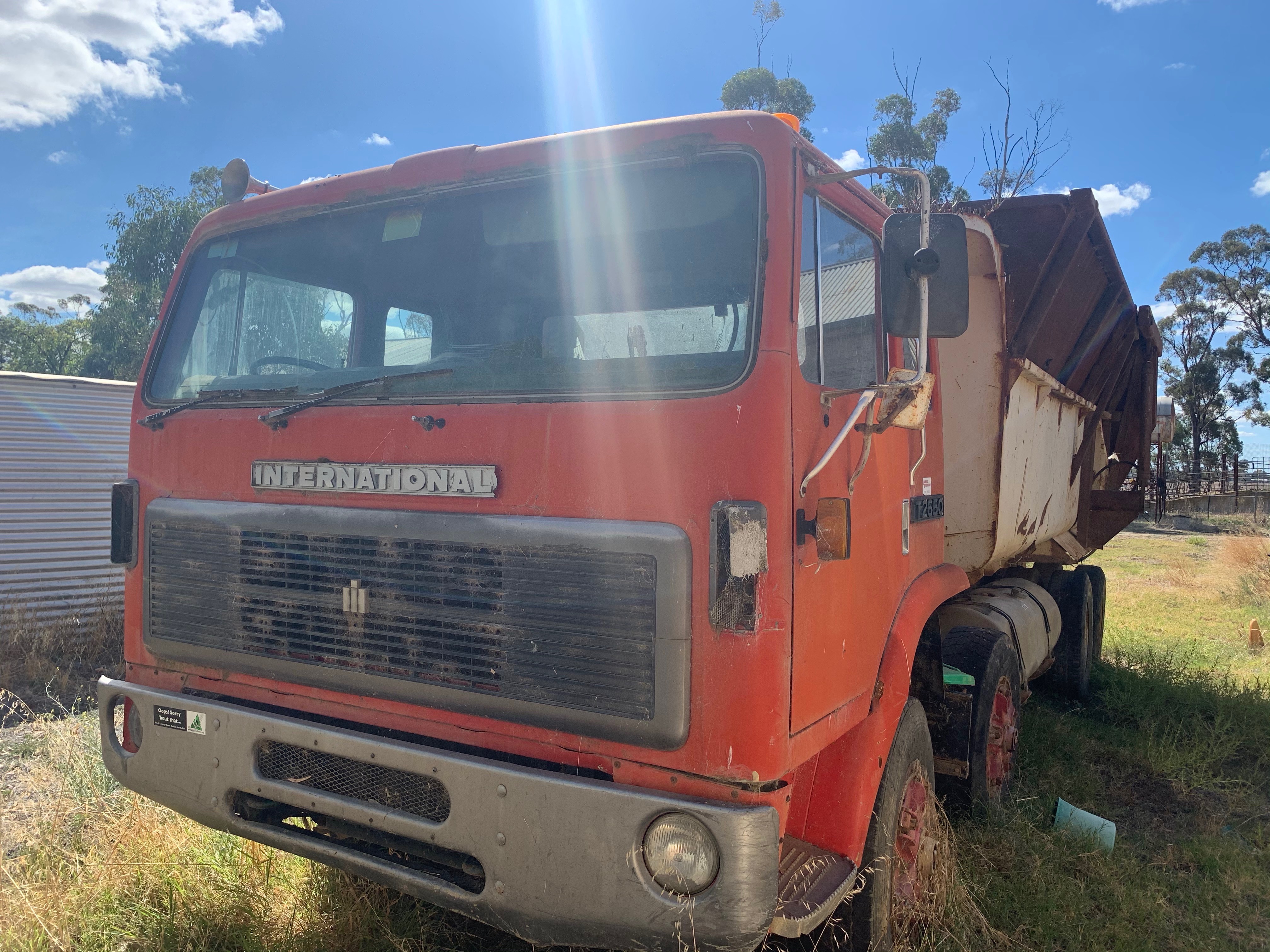 1980 INTERNATIONAL T2650 8X4 RIDGID TIPPER 