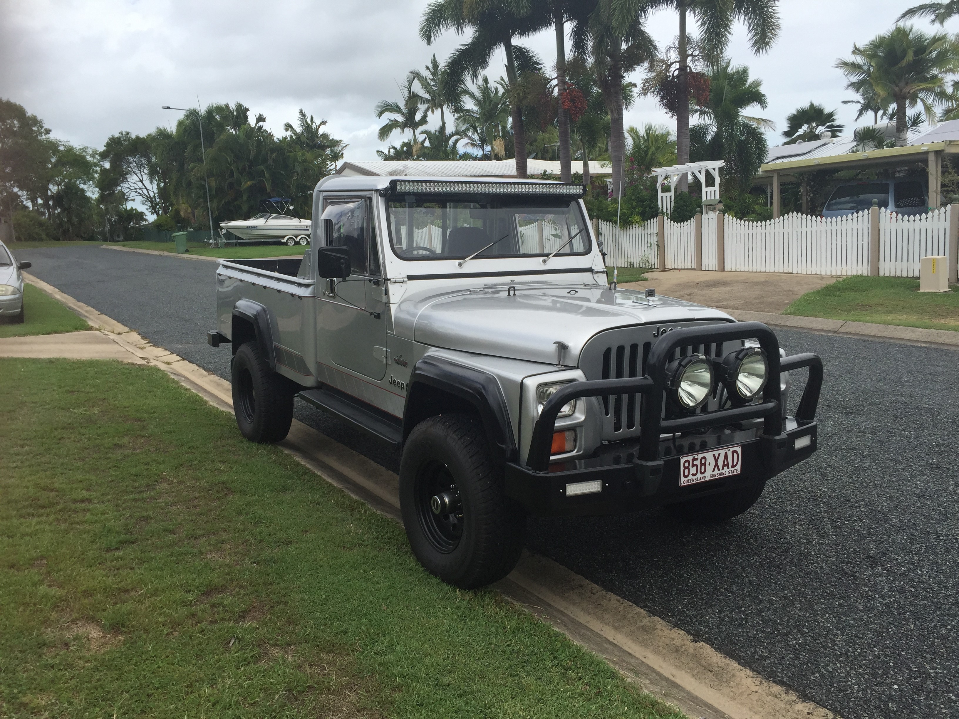 1983 JEEP J10 UTILITY