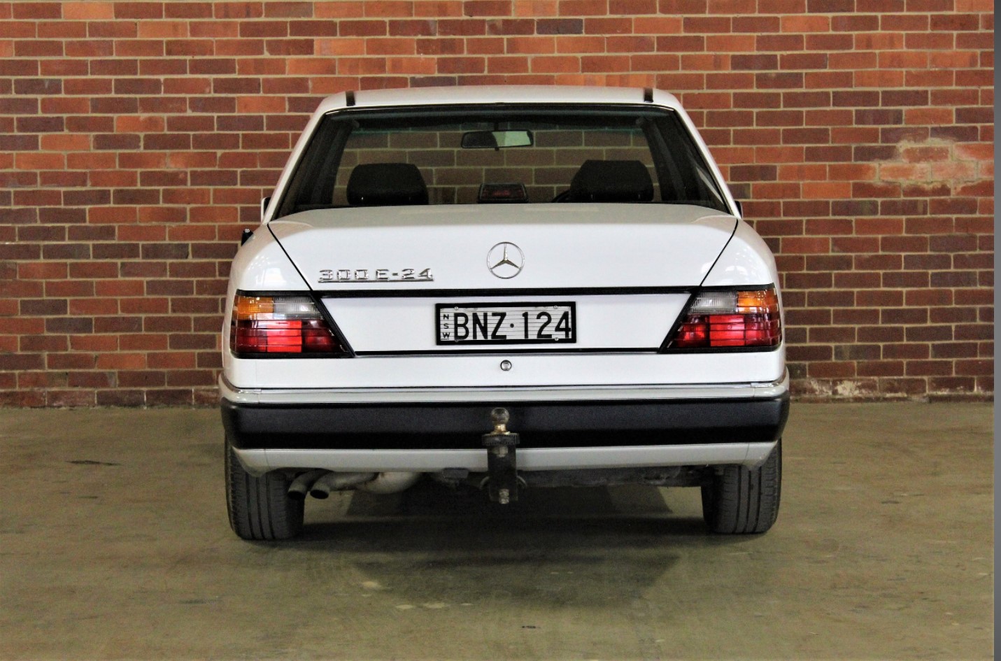 1990 MERCEDES-BENZ 300E 24V W124 4D SEDAN 