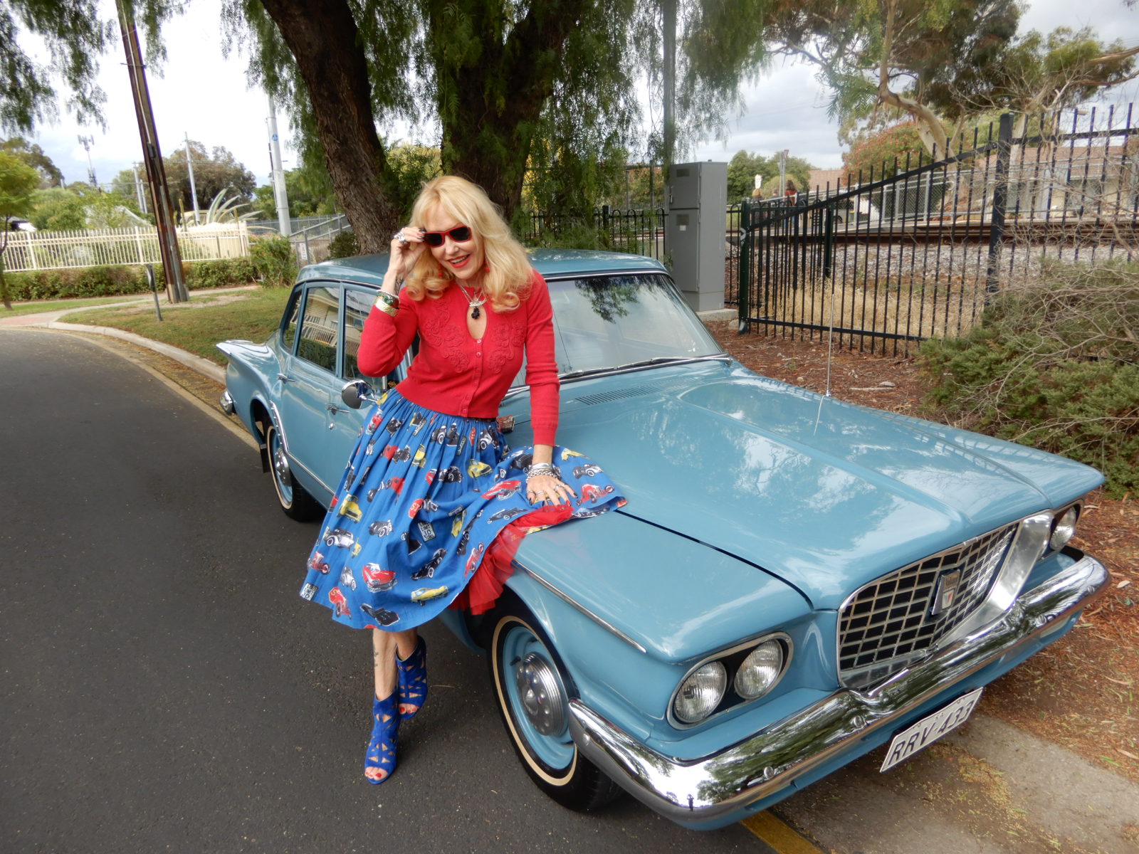 1962 VALIANT R SERIES SEDAN