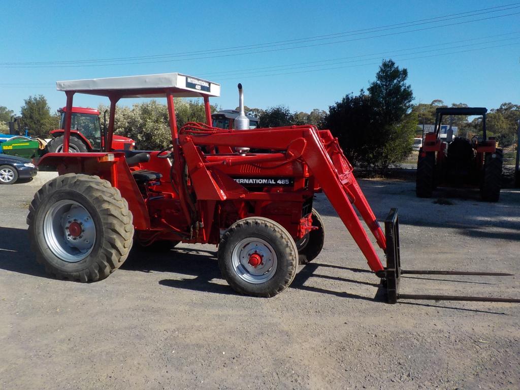 INTERNATIONAL 485 FRONT END LOADER