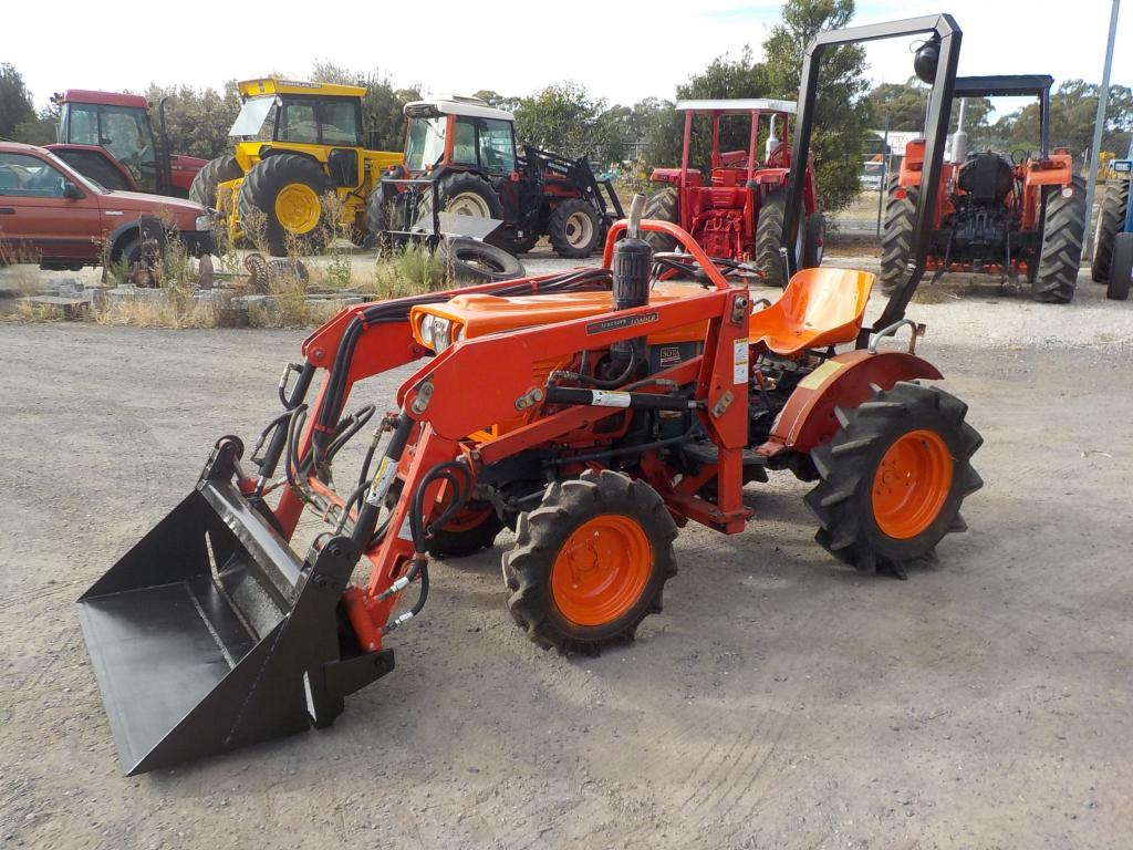 Kubota B6001 FEL