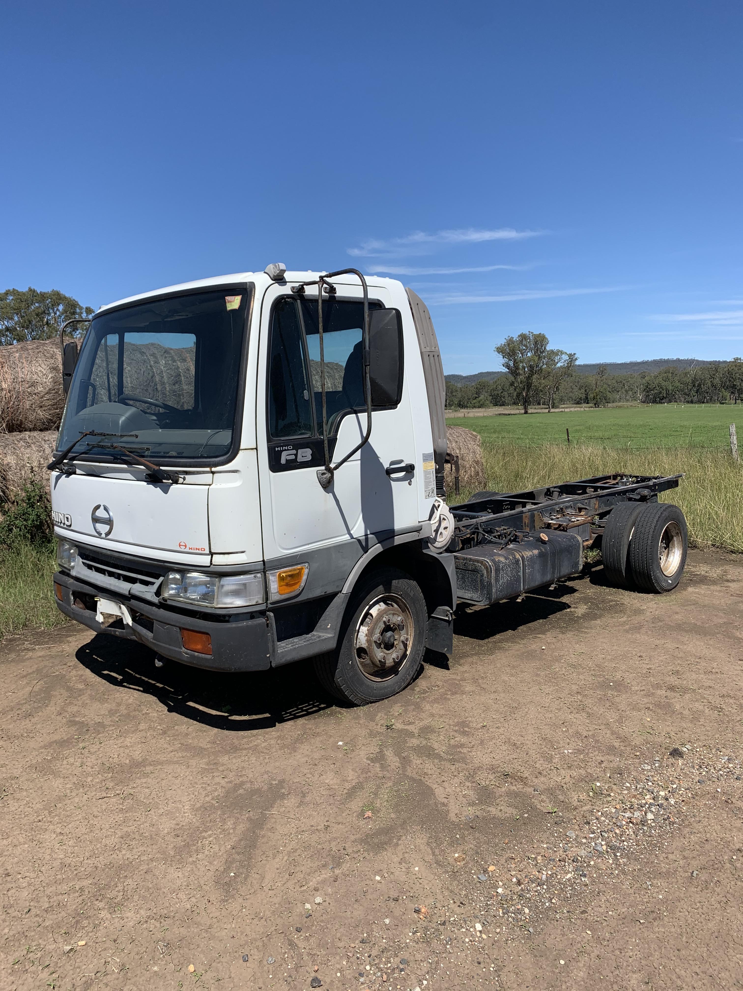 2002 HINO FB4J 4X2 CAB CHASSIS