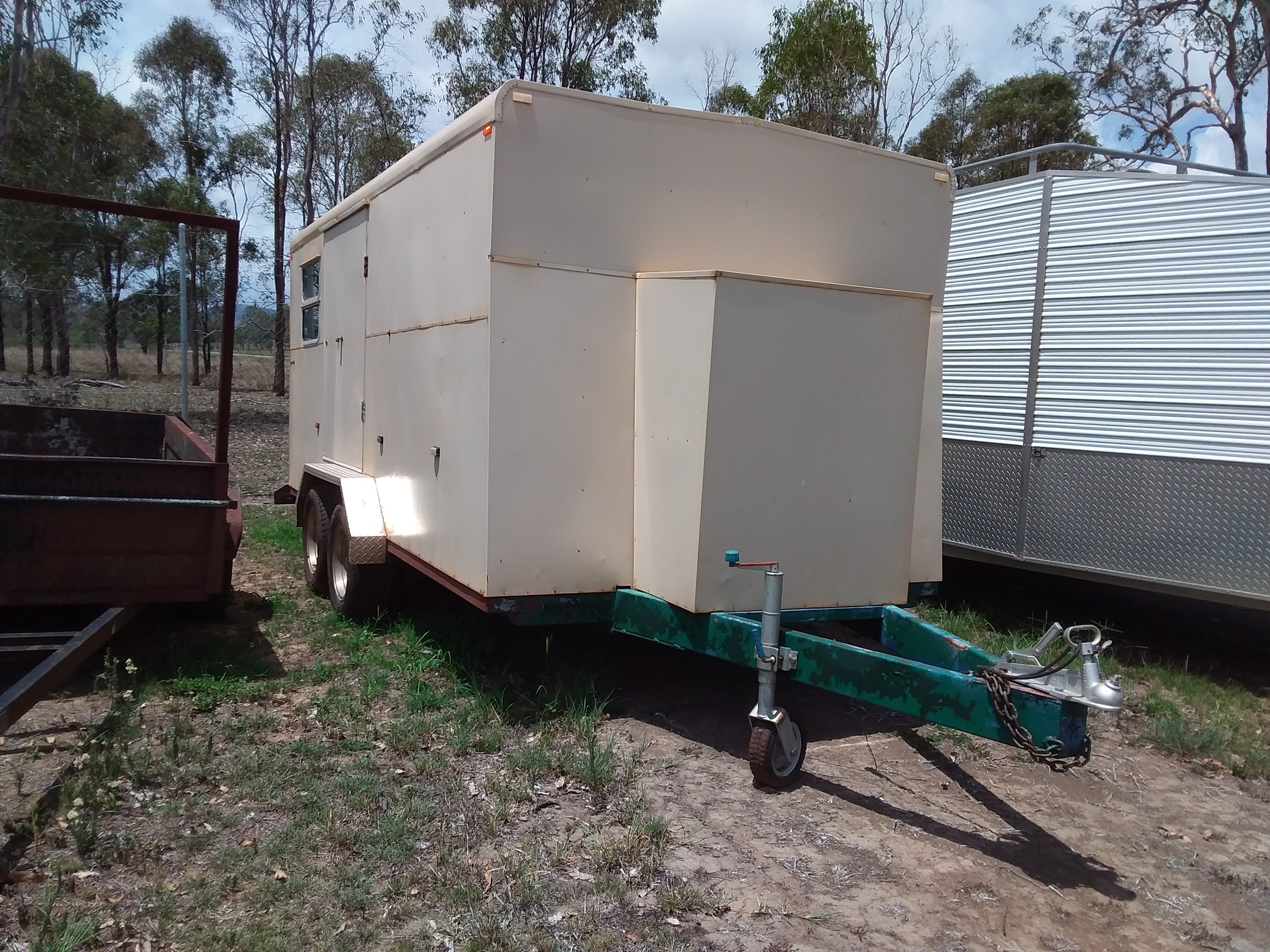 ENCLOSED CAR TRAILER
