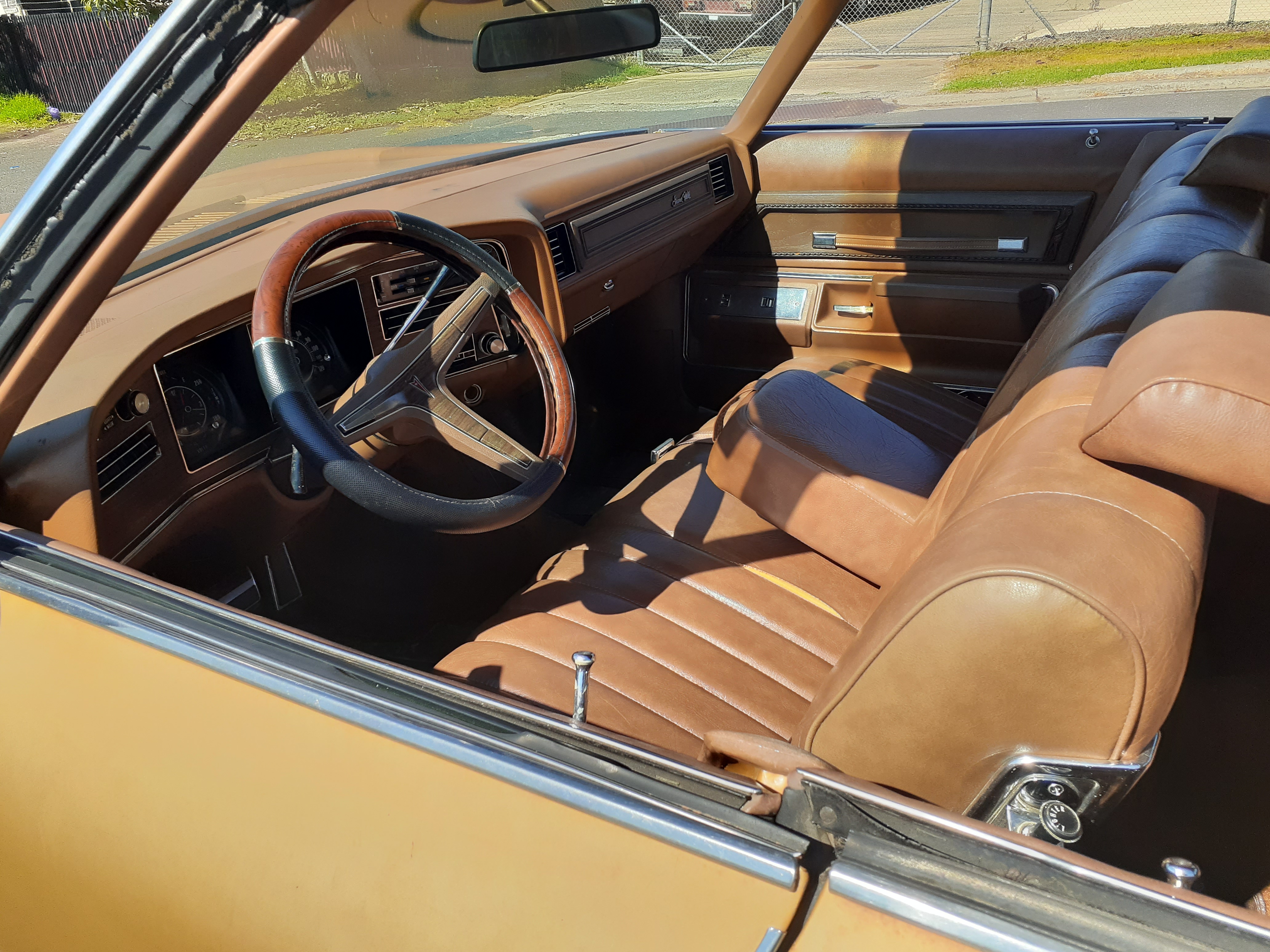 1973 PONTIAC GRANDVILLE SEDAN