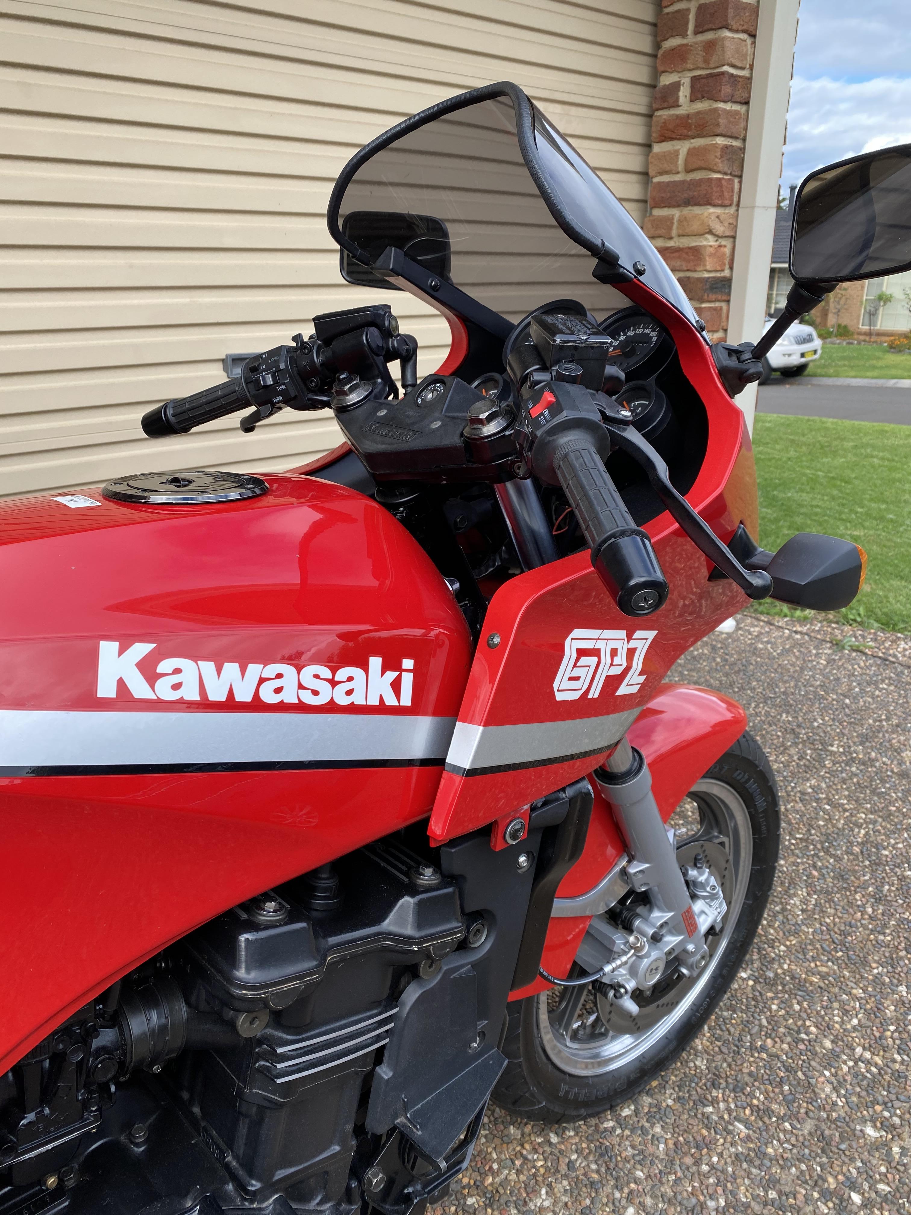 1986 KAWASAKI GPZ900R (ZX900) ROAD