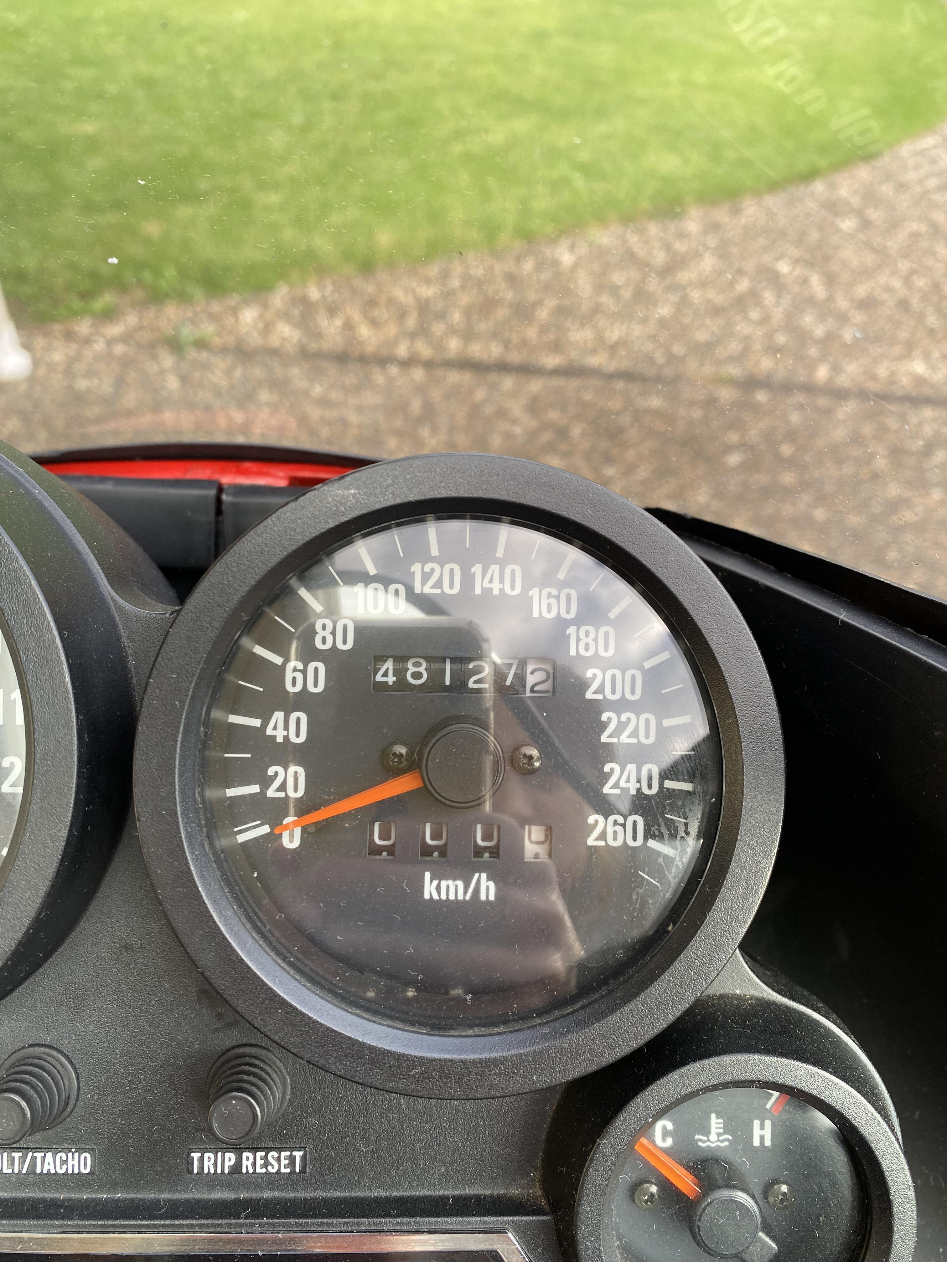 1986 KAWASAKI GPZ900R (ZX900) ROAD