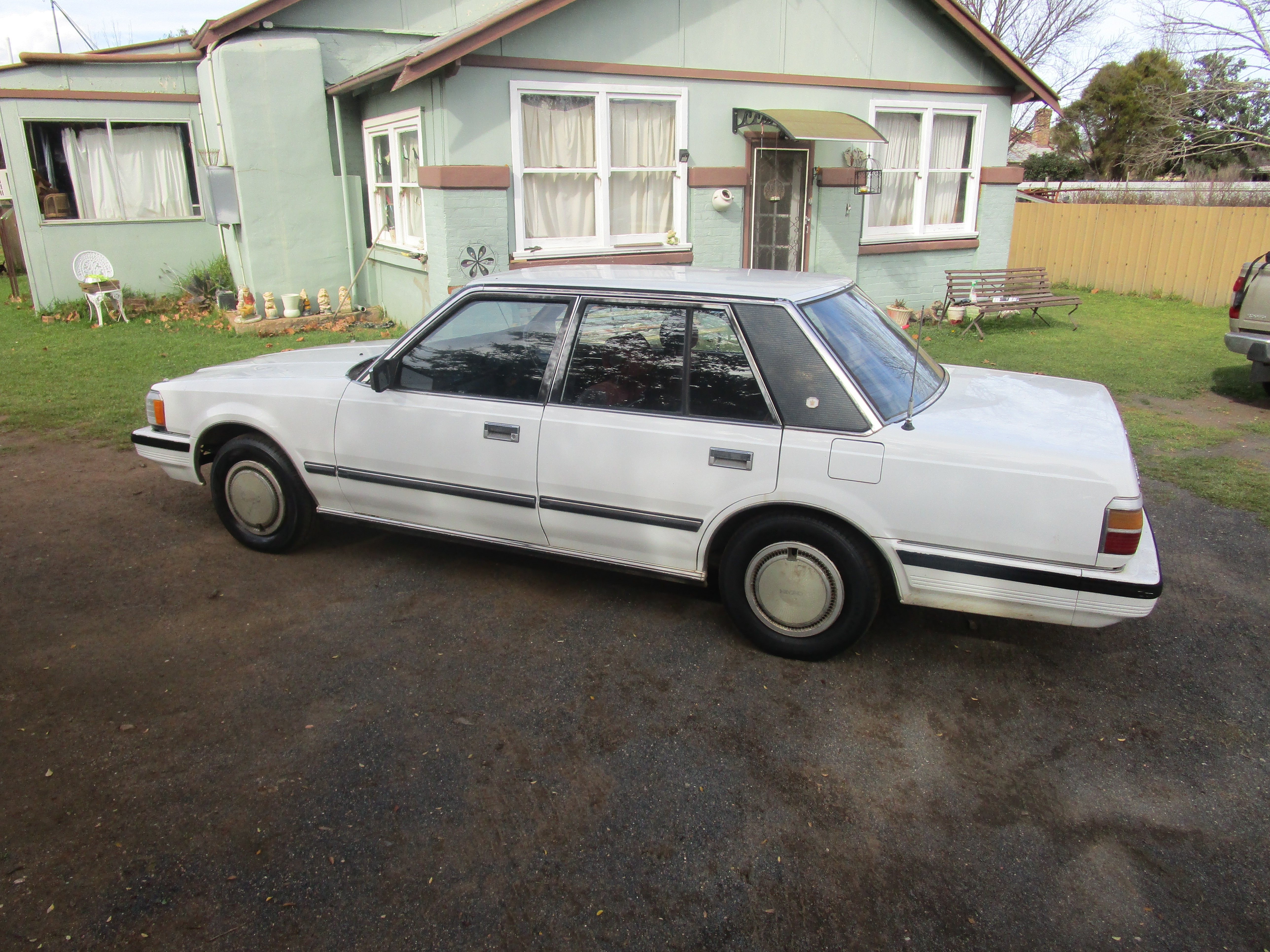 1985 TOYOTA CROWN ROYAL SALOON