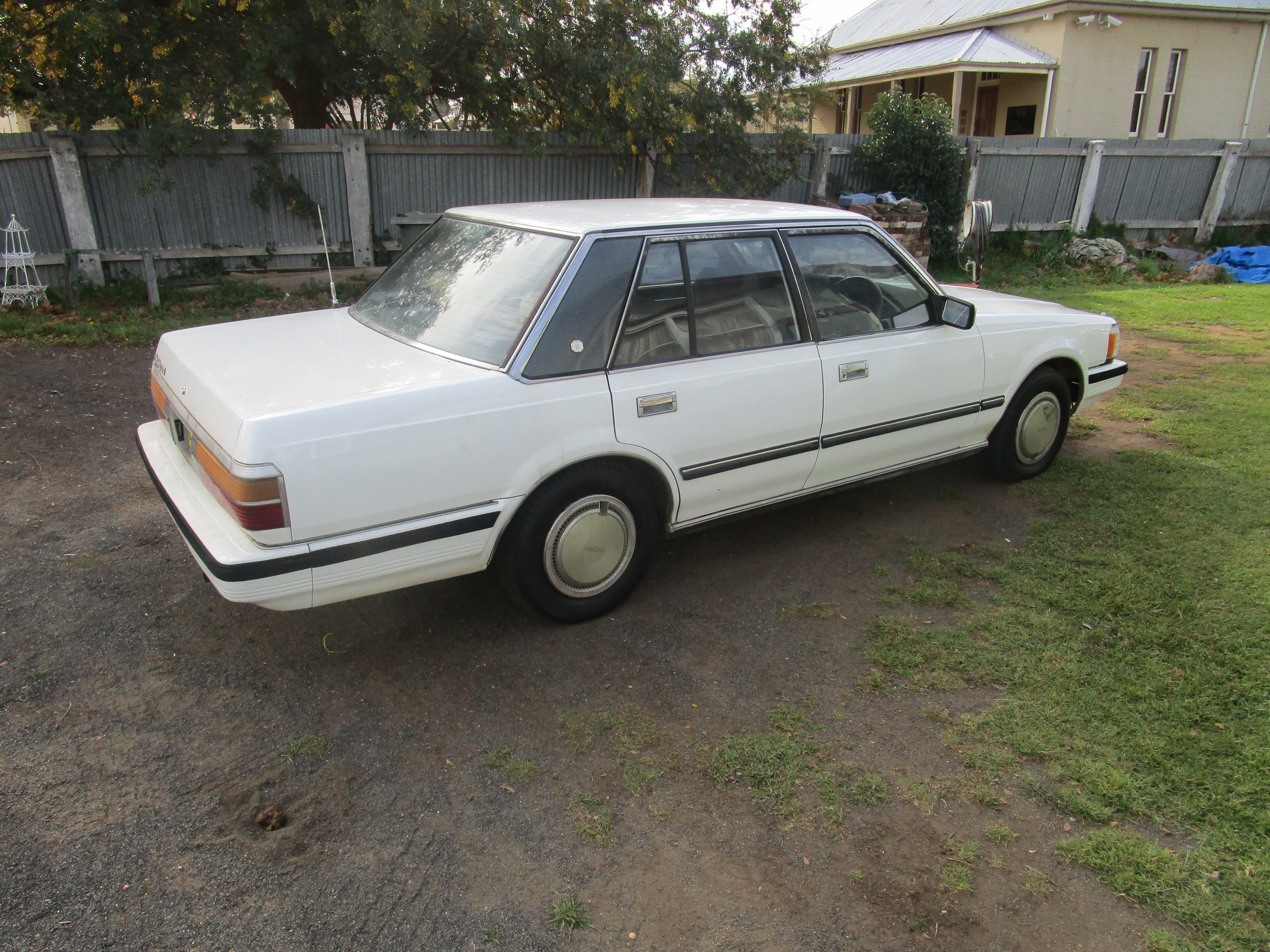 1985 TOYOTA CROWN ROYAL 4 SP AUTOMATIC 4D SEDAN