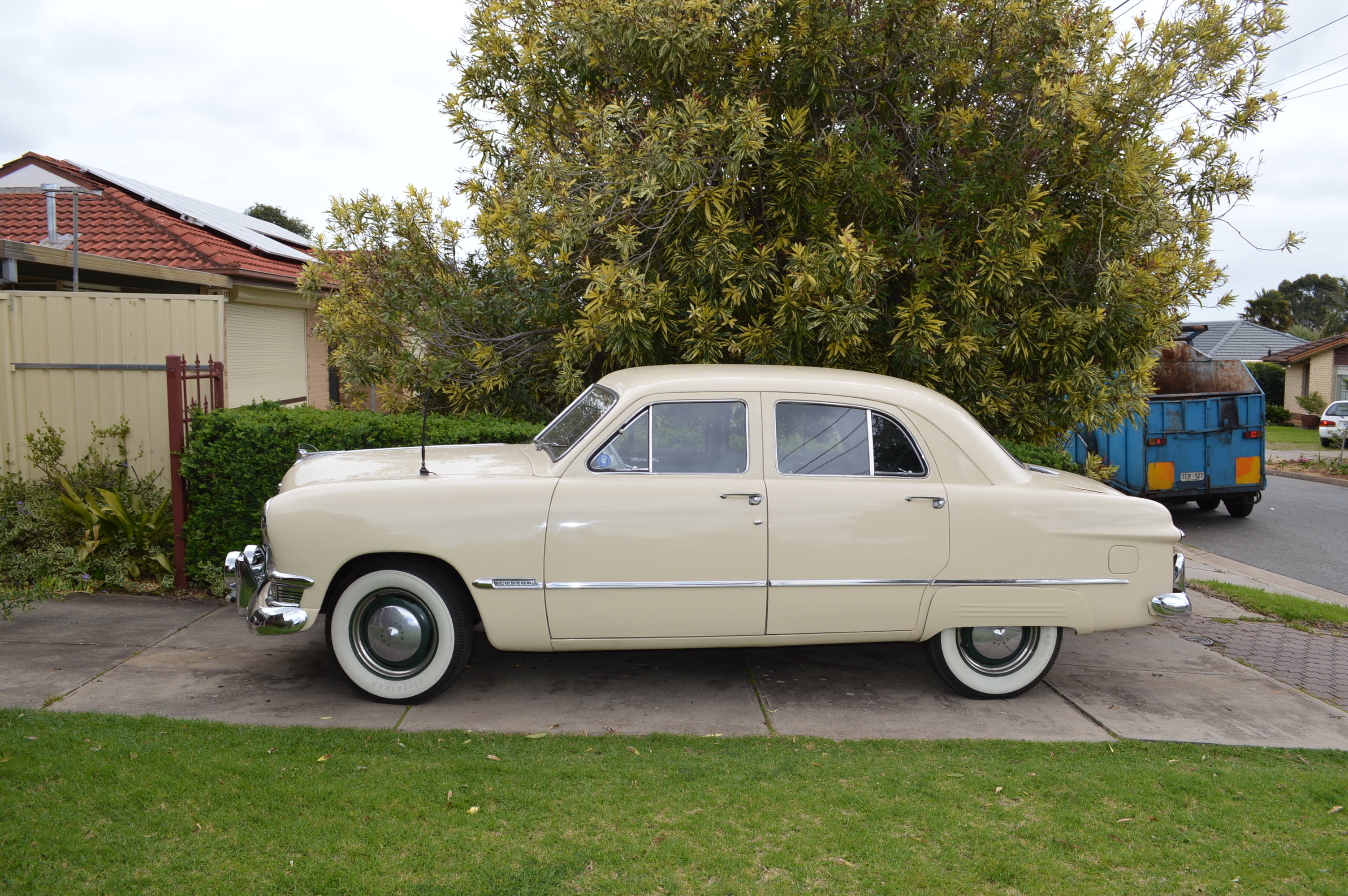 1950 FORD CUSTOM SEDAN