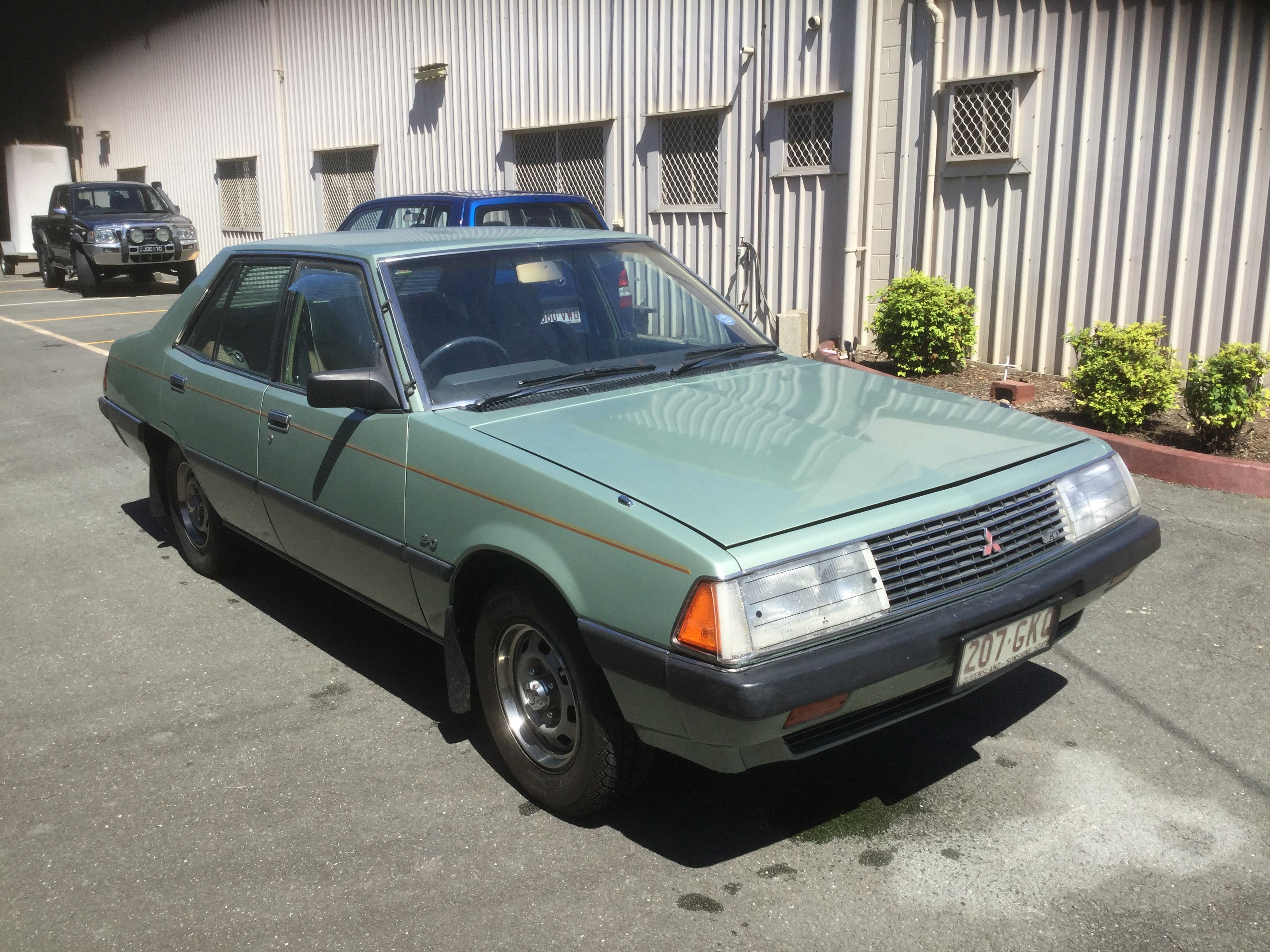 1982 MITSUBISHI SIGMA GH SEDAN