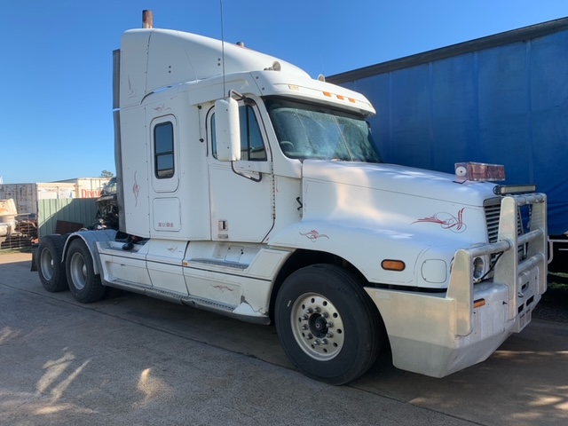 2001 Freightliner Century Class Prime Mover