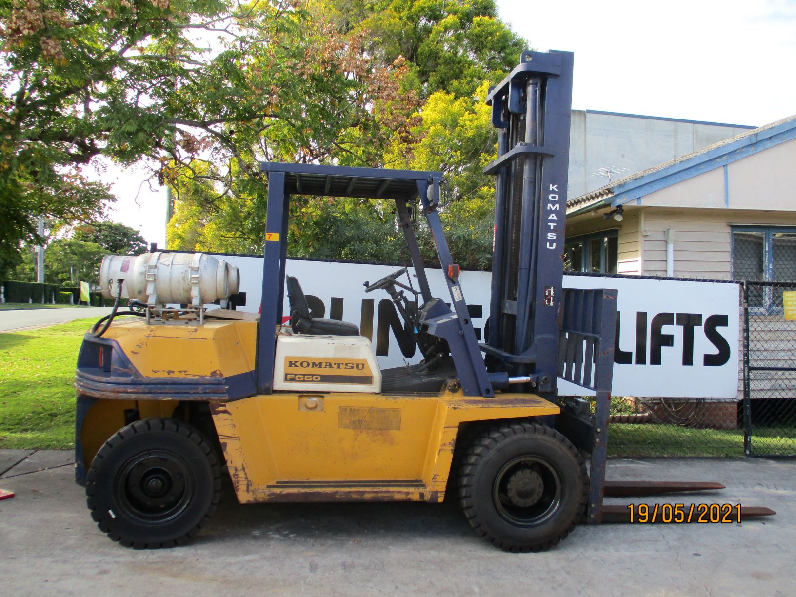 1998 Komatsu FG60-6 6 Ton Forklift