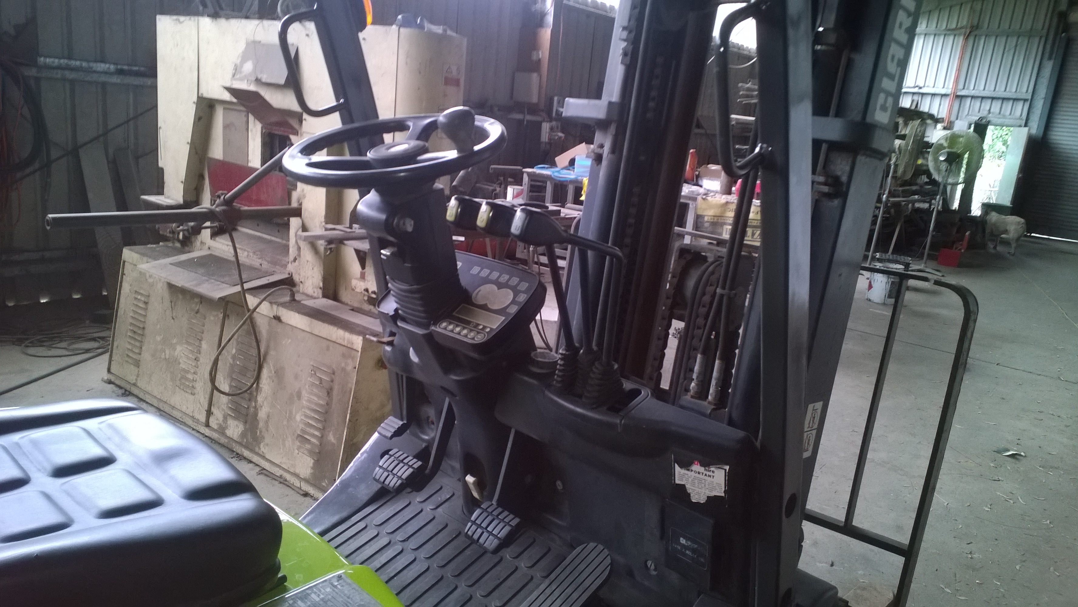 CLARK C30L FORKLIFT
