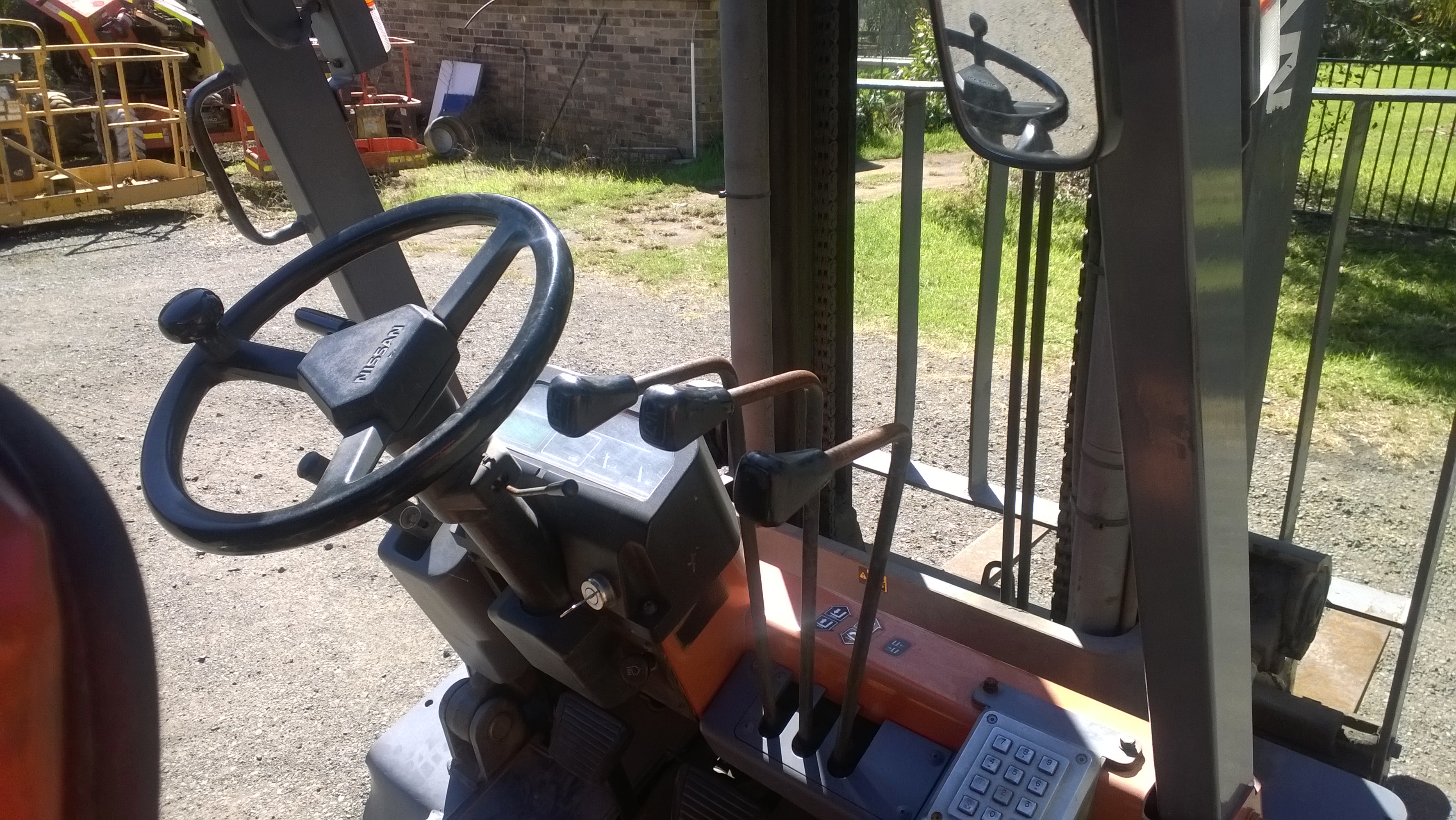 NISSAN 2.5 FORKLIFT