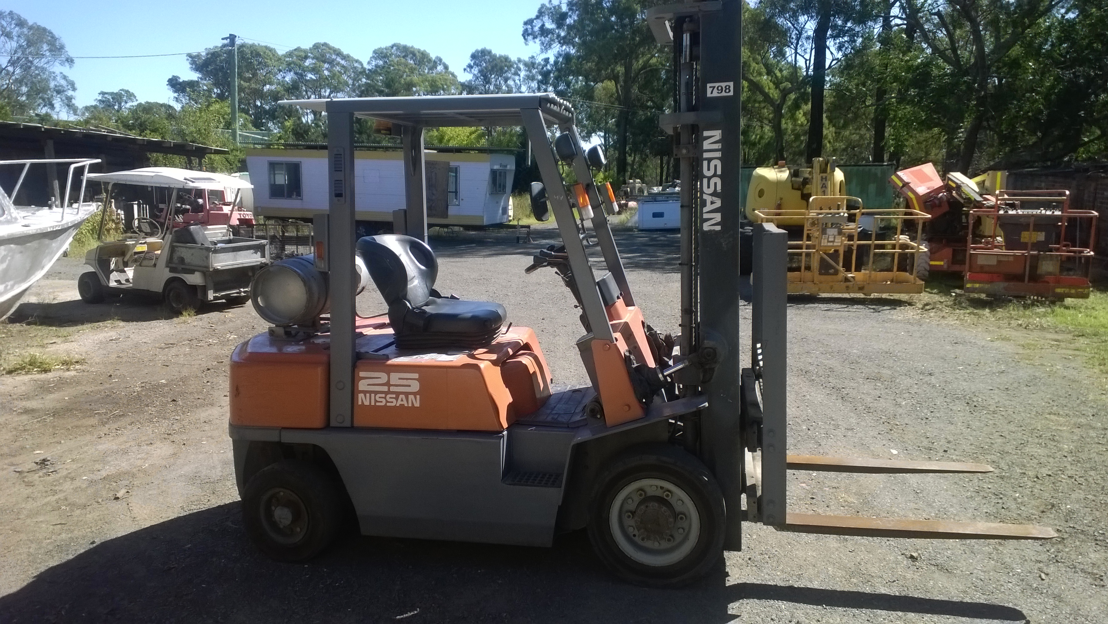 NISSAN 2.5 FORKLIFT