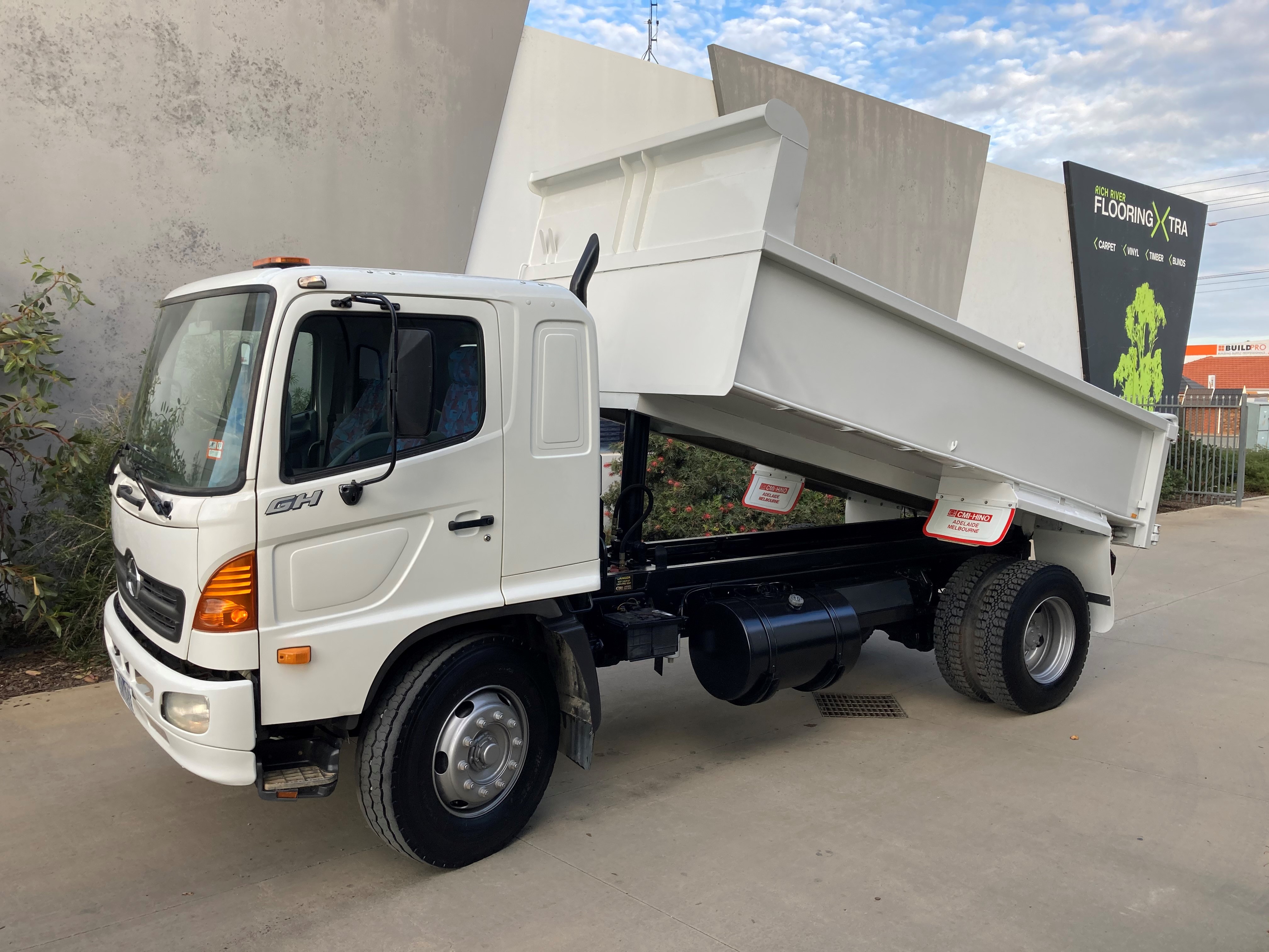 2003 HINO GH 8 TON TIPPER