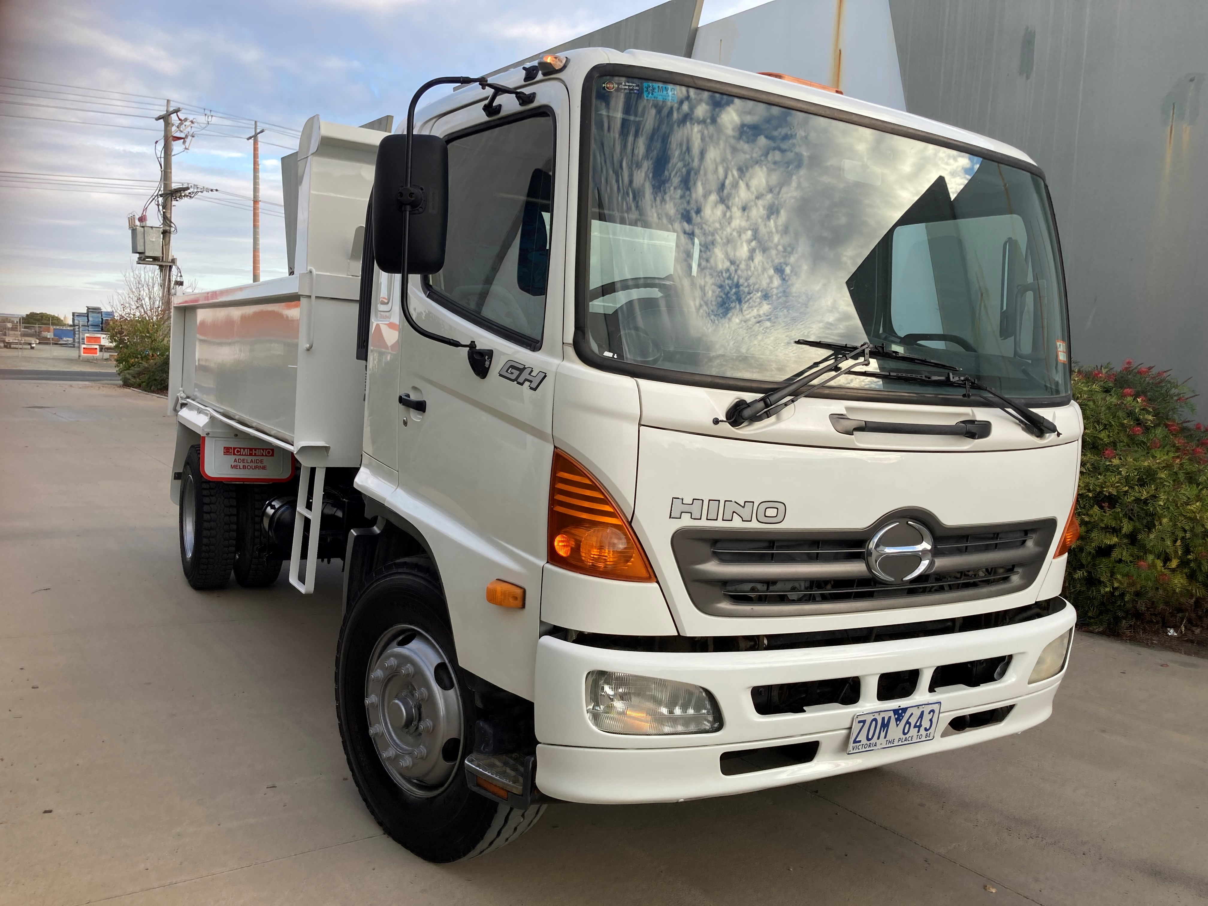 2003 HINO GH 8 TON TIPPER