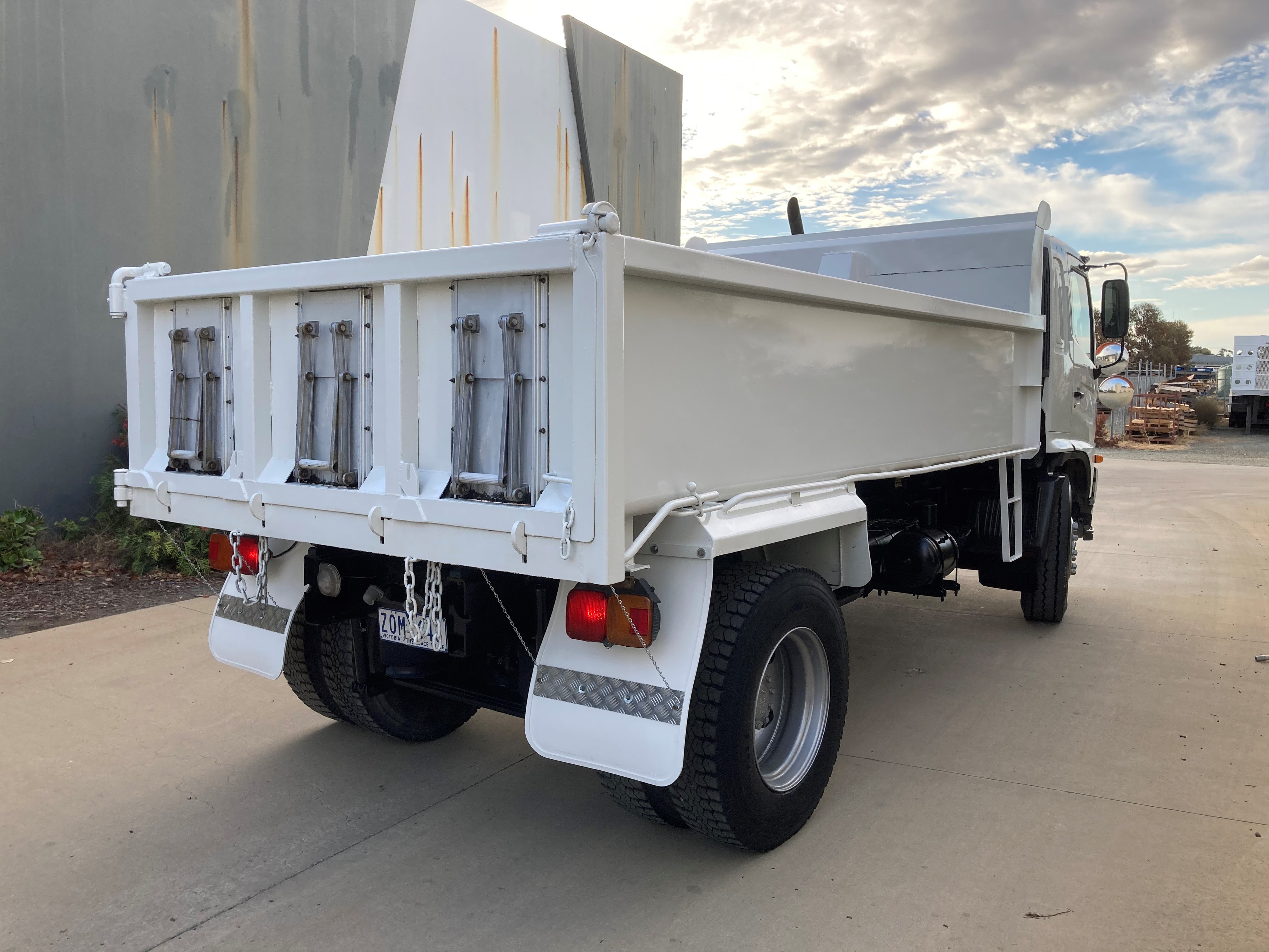 2003 HINO GH 8 TON TIPPER