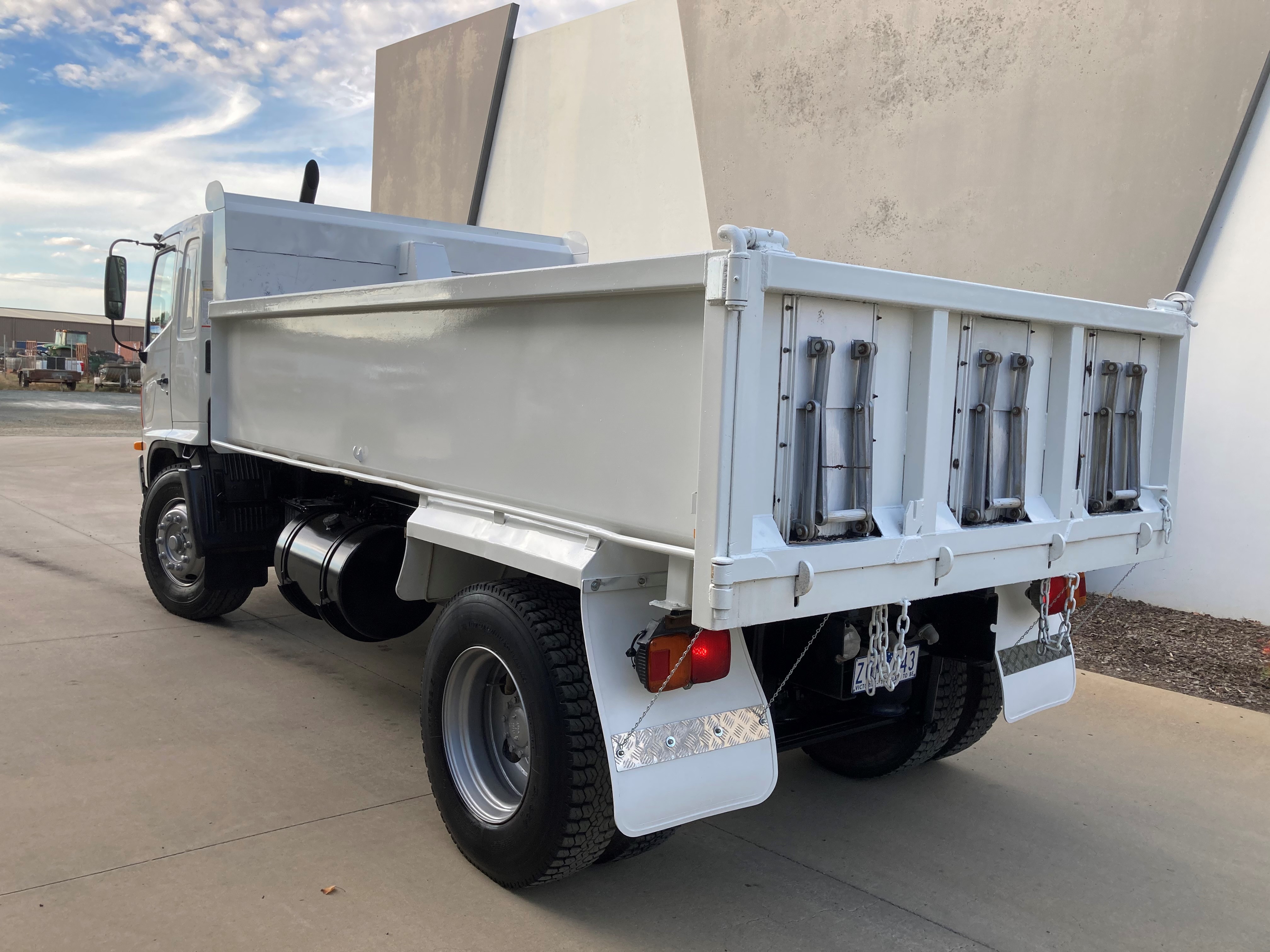 2003 HINO GH 8 TON TIPPER