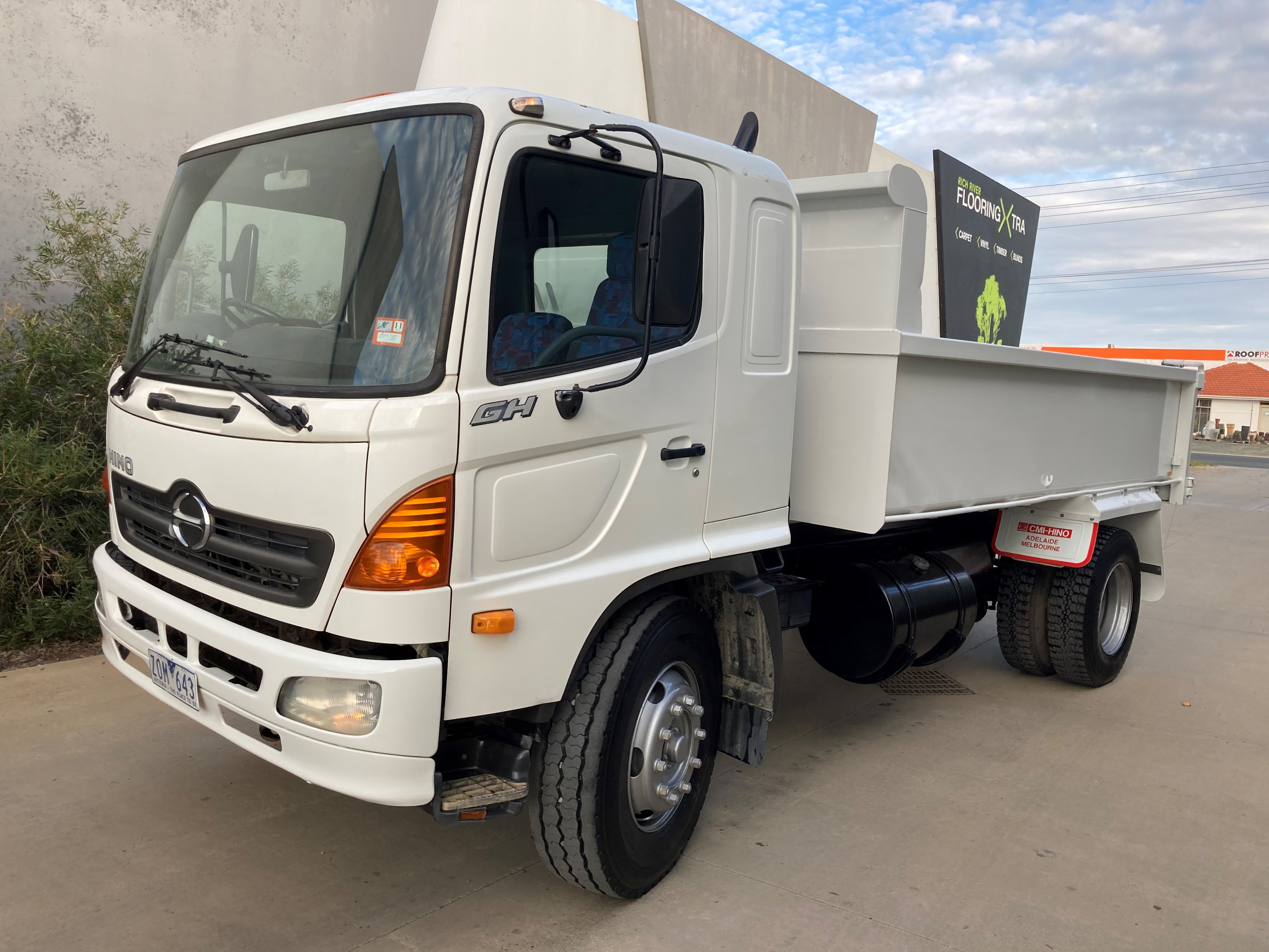 2003 HINO GH 8 TON TIPPER