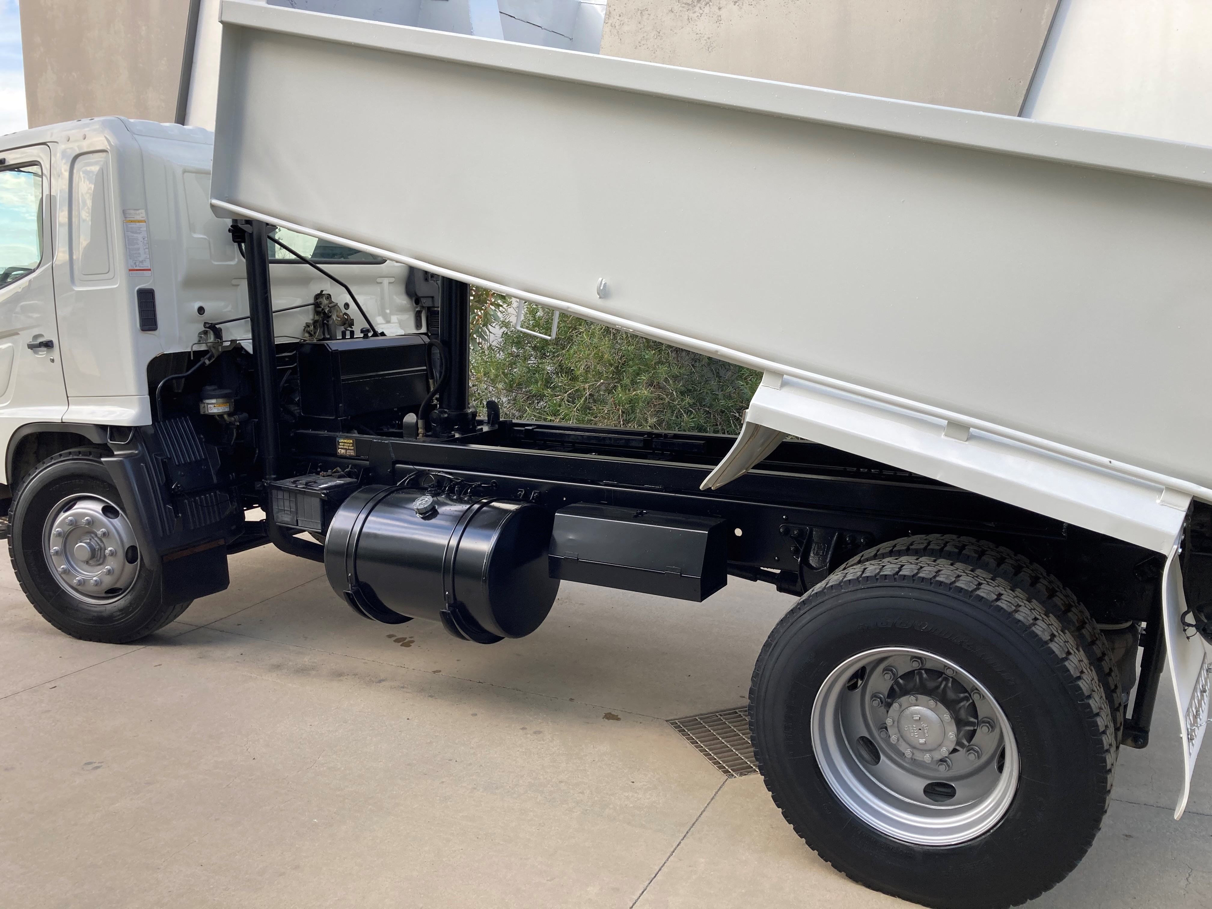 2003 HINO GH 8 TON TIPPER