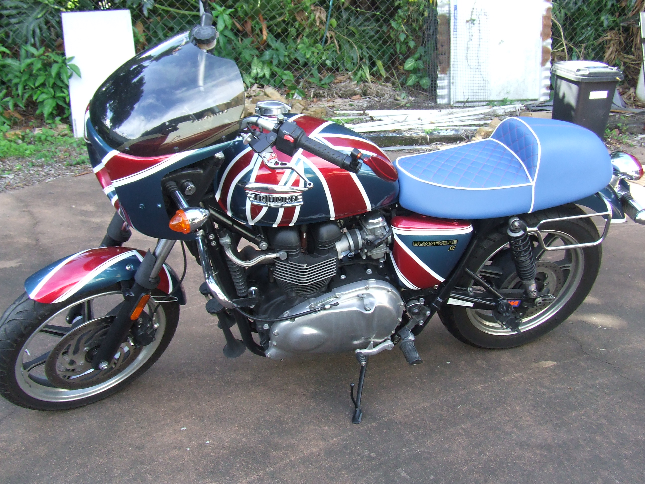 2011 TRIUMPH BONNEVILLE T100 ROAD