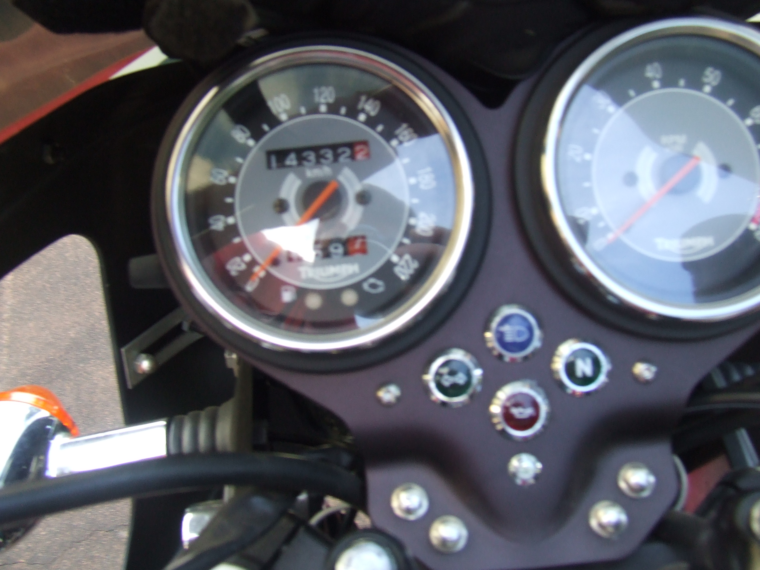 2011 TRIUMPH BONNEVILLE T100 ROAD