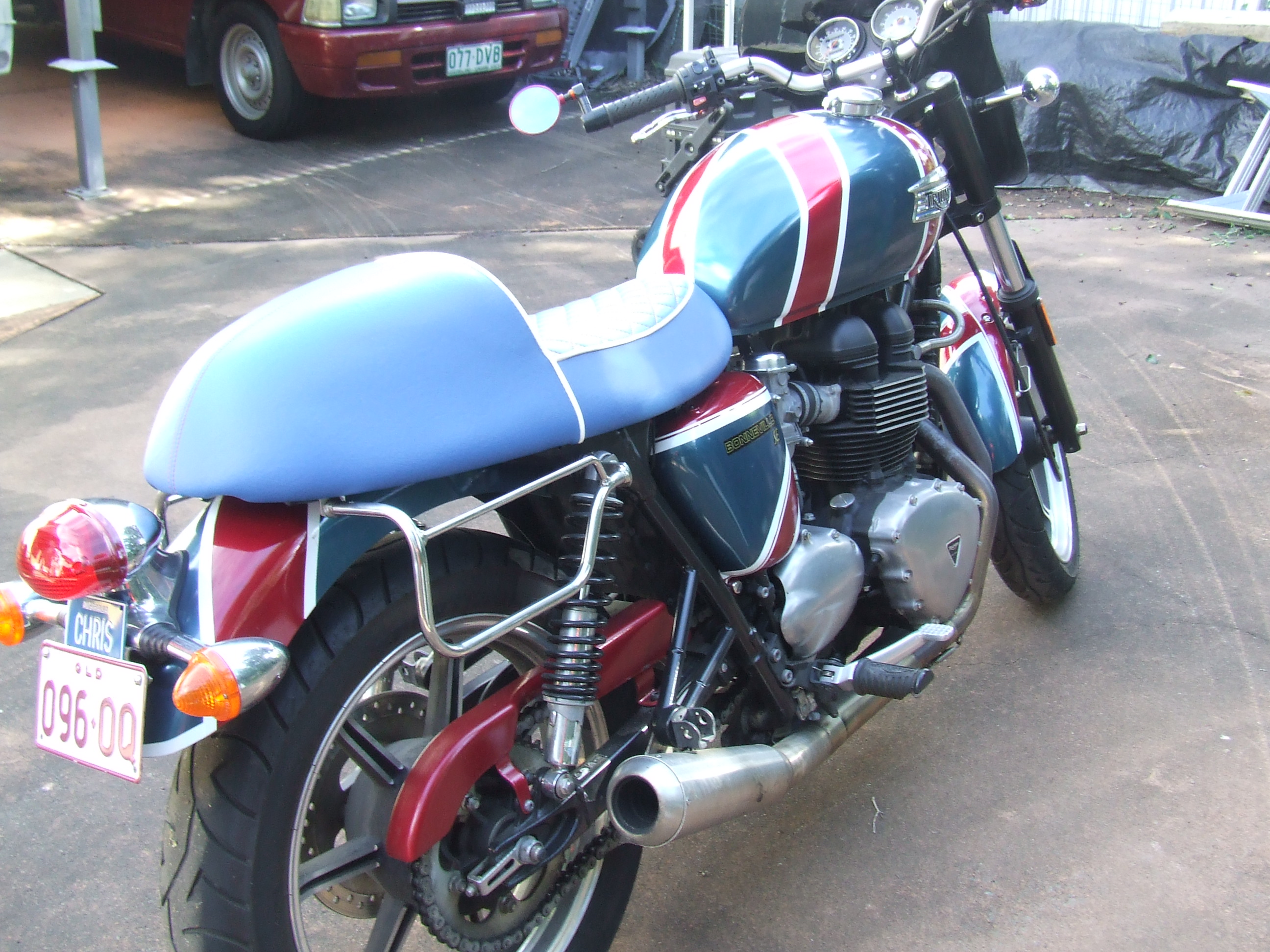 2011 TRIUMPH BONNEVILLE T100 ROAD