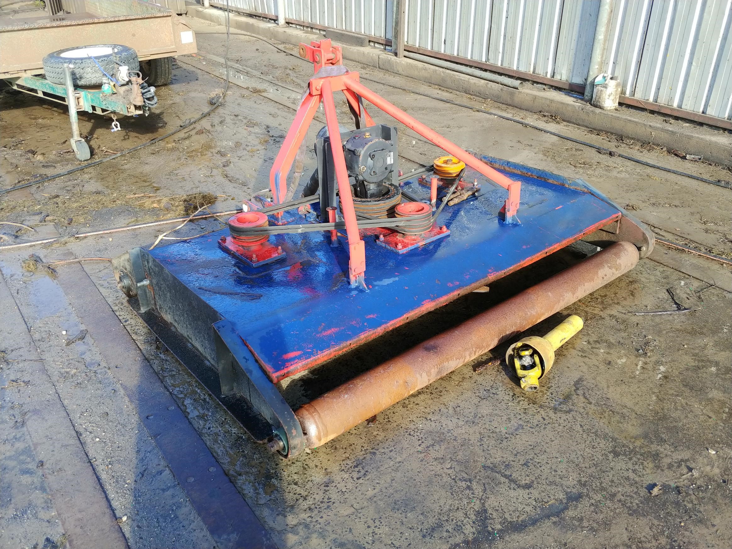 FINISHING MOWER