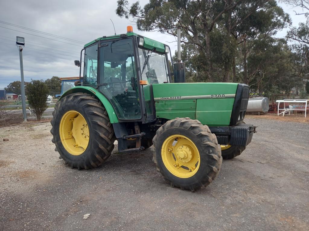 John Deere 2700 Tractor