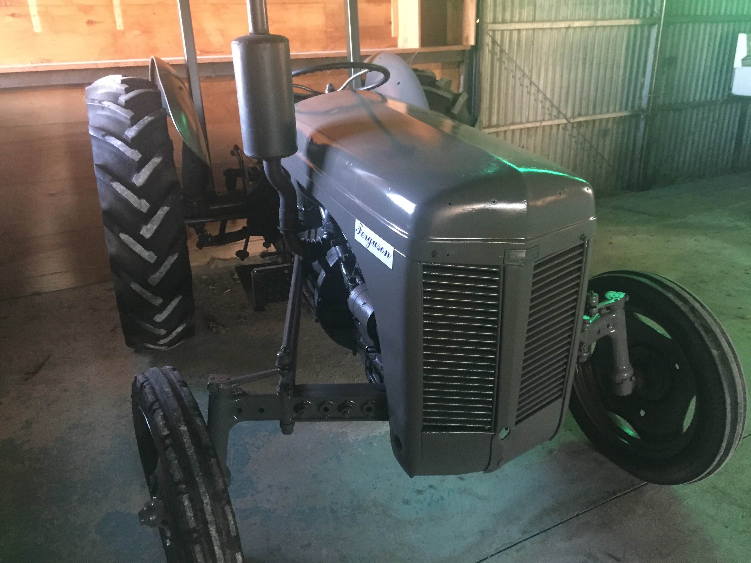 1960 MASSEY FERGUSON TRACTOR
