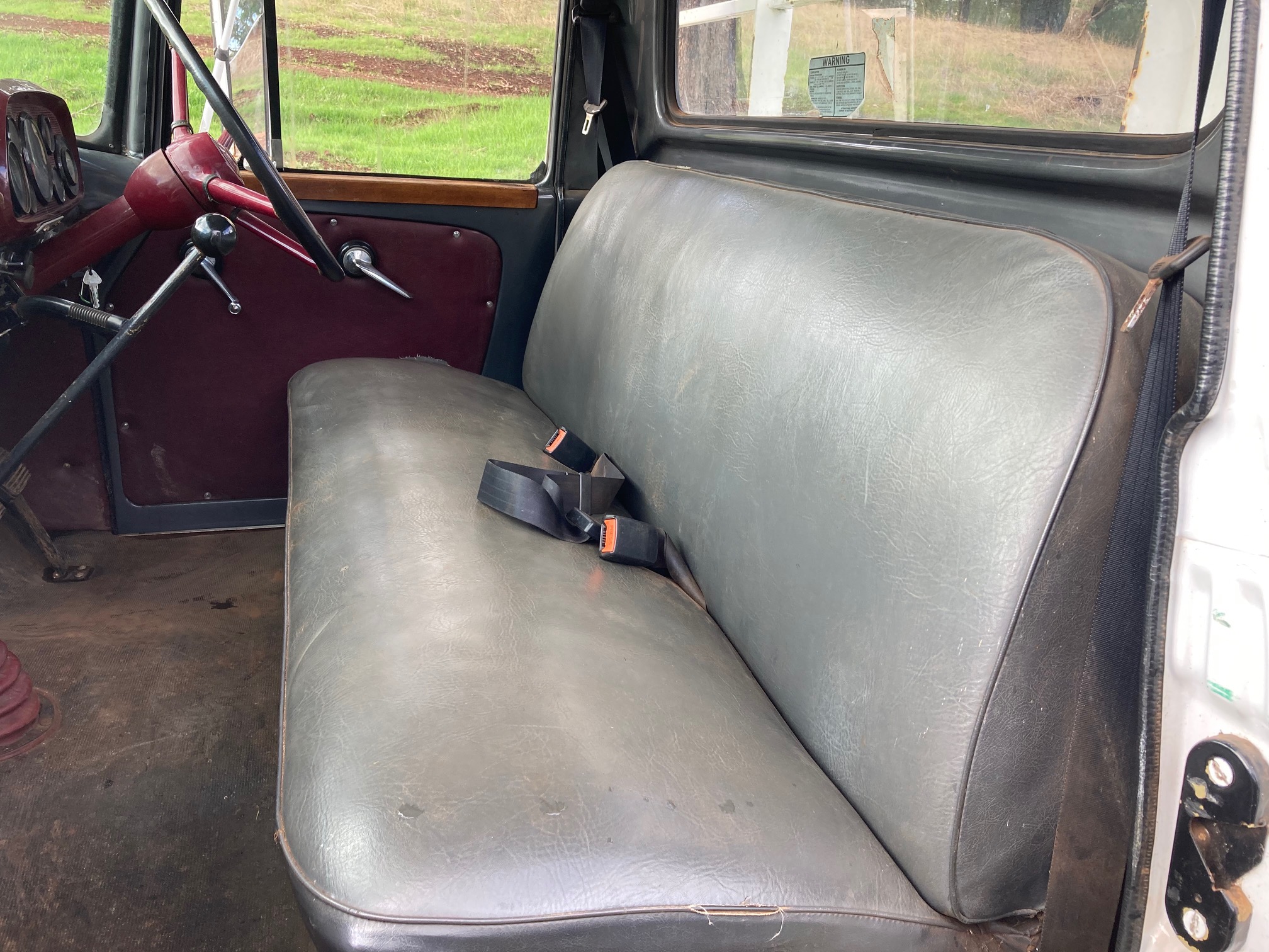 1974 INTERNATIONAL D1310 4 SP MANUAL TRAY