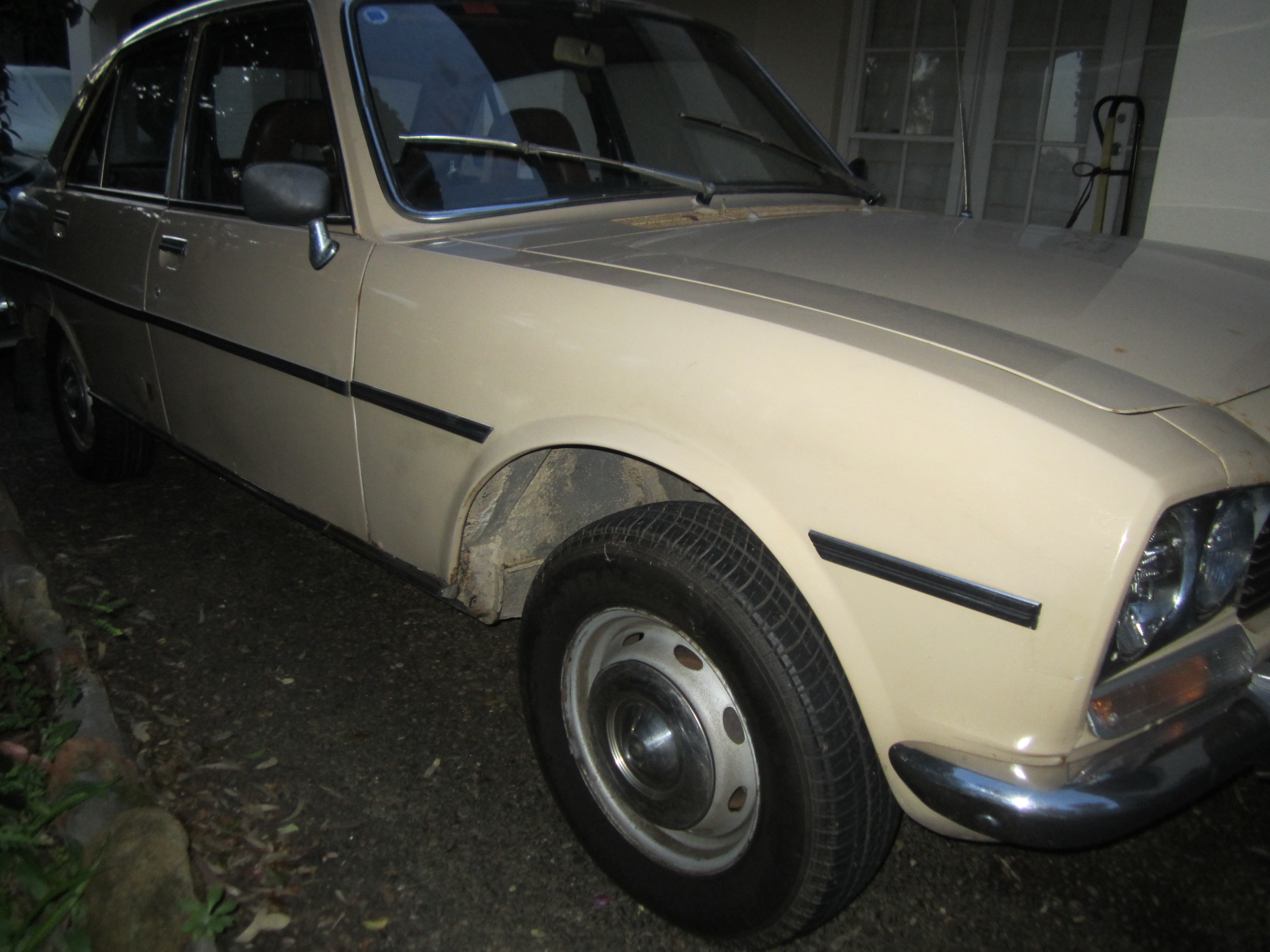 1977 PEUGEOT 504 SEDAN - PETROL / AUTO